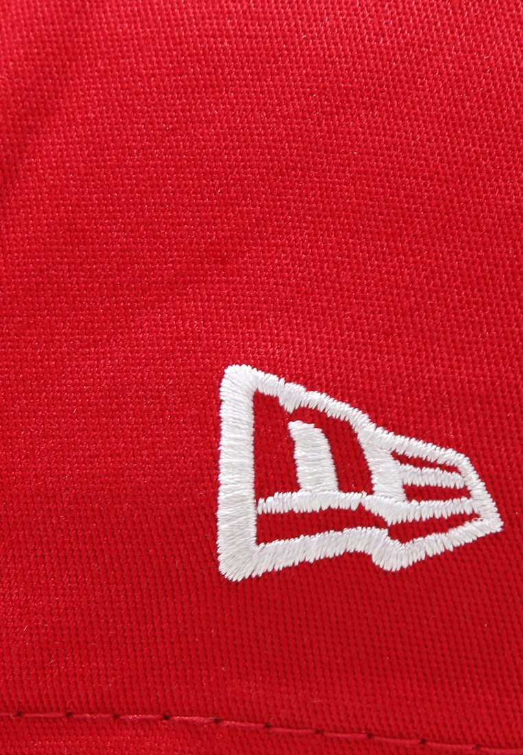 Czapki New Era
