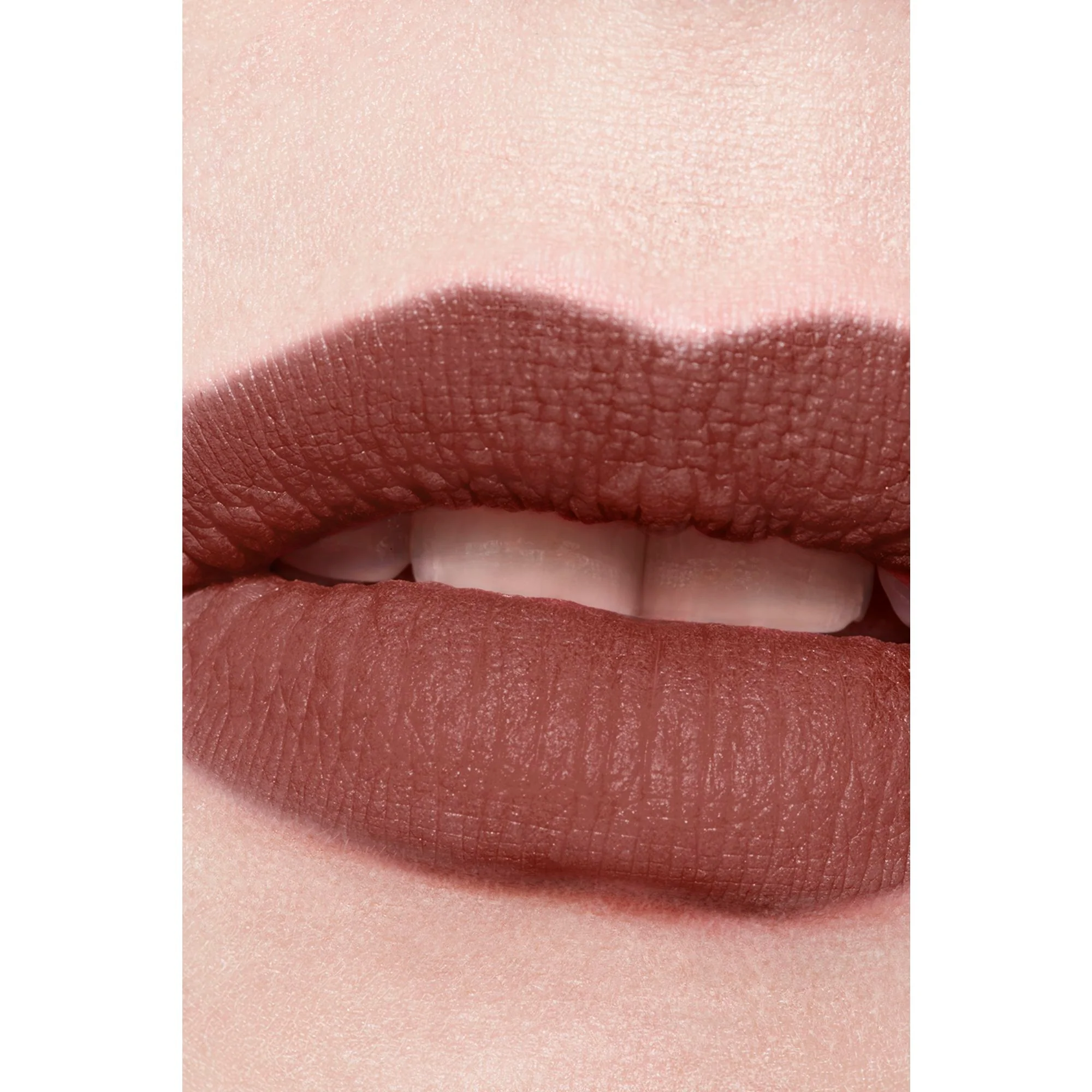 ROUGE ALLURE LIQUID VELVET - IL ROSSETTO FLUIDO OPACO INTENSO ULTRA-TENUTA