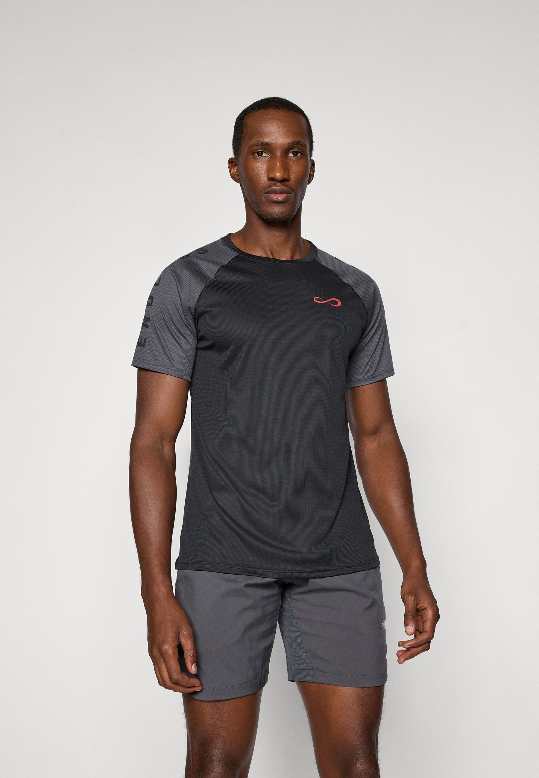 T-shirt de sport Endless CAMISETA FEITY ICONIC - noir titane