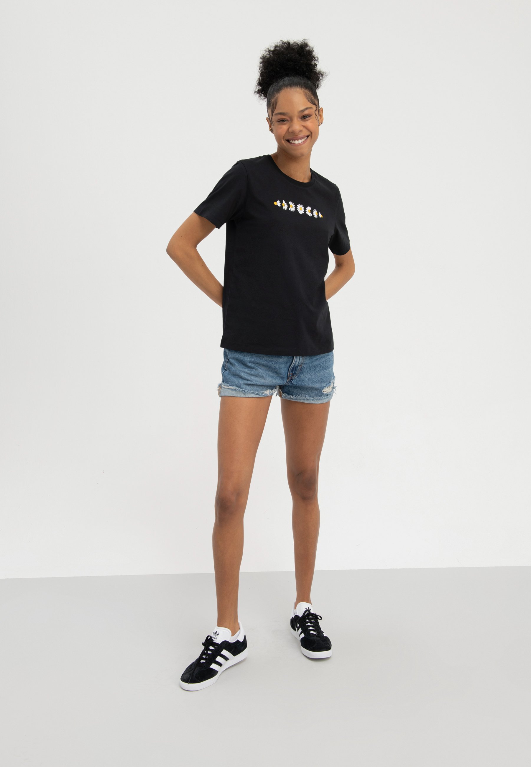 Camiseta com estampa de pares e ímpares - preta