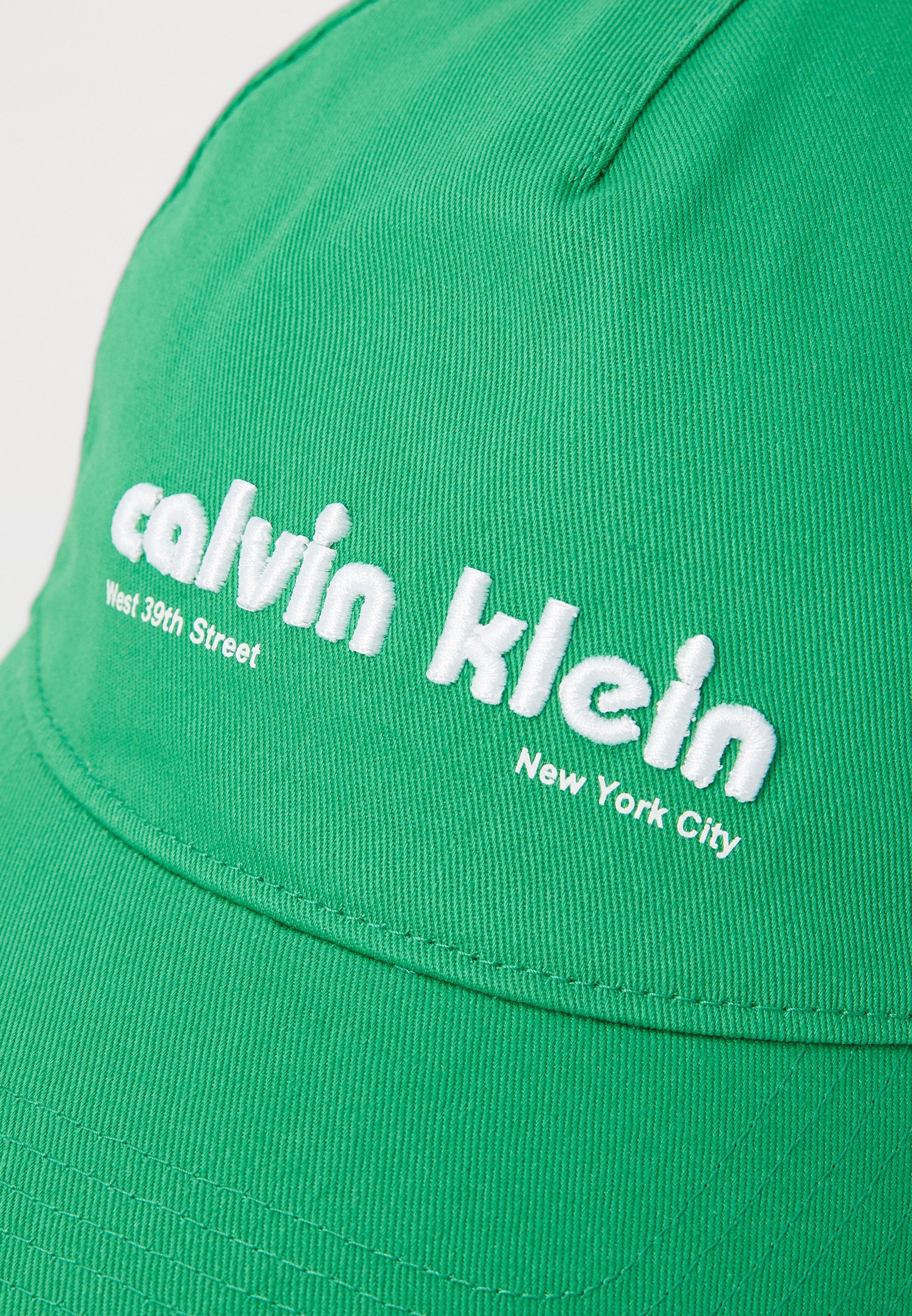 Calvin Klein Jeans 6-panel pet met grafische print - bloesemgroen