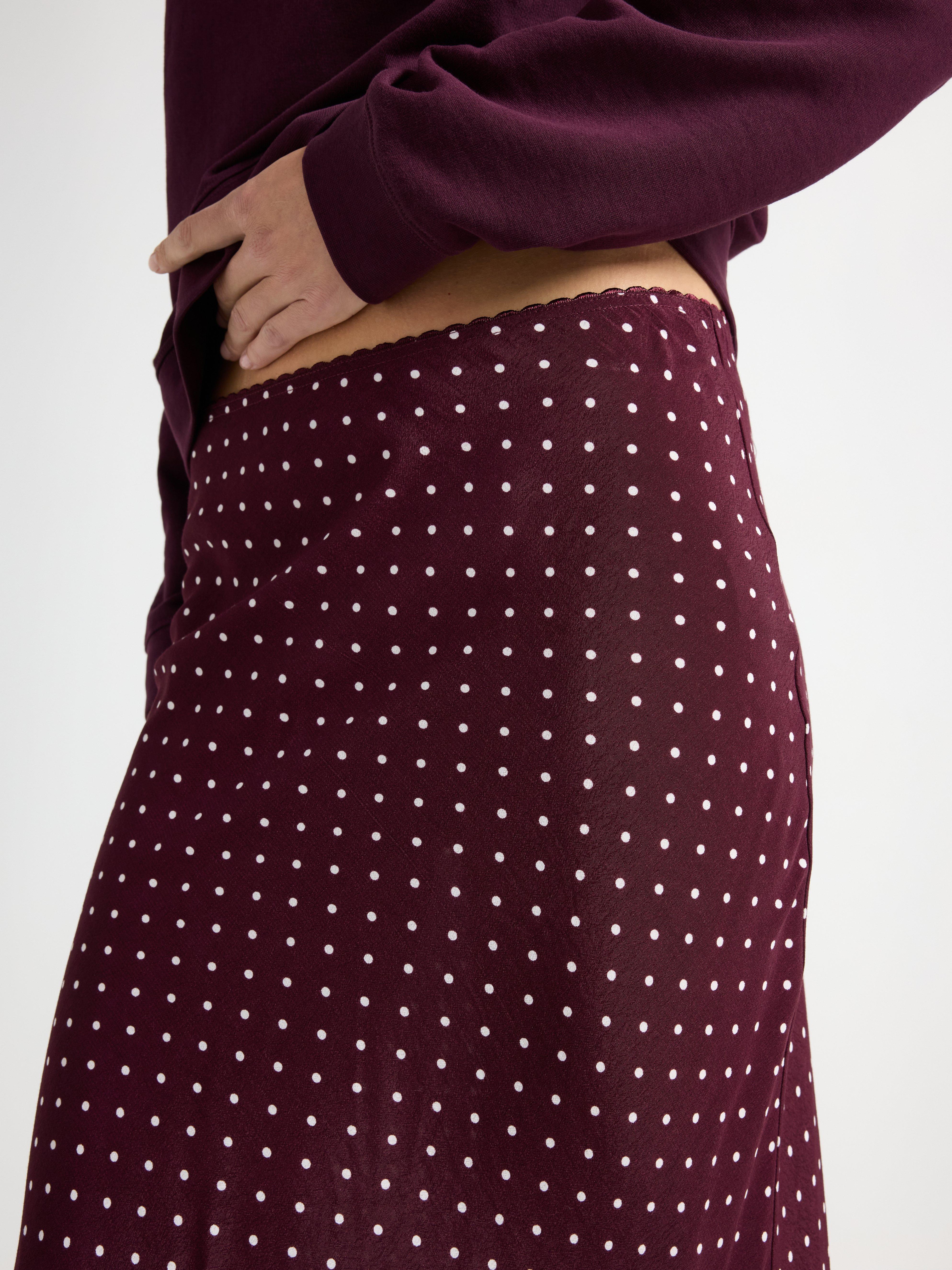 Falda midi color lila oscuro