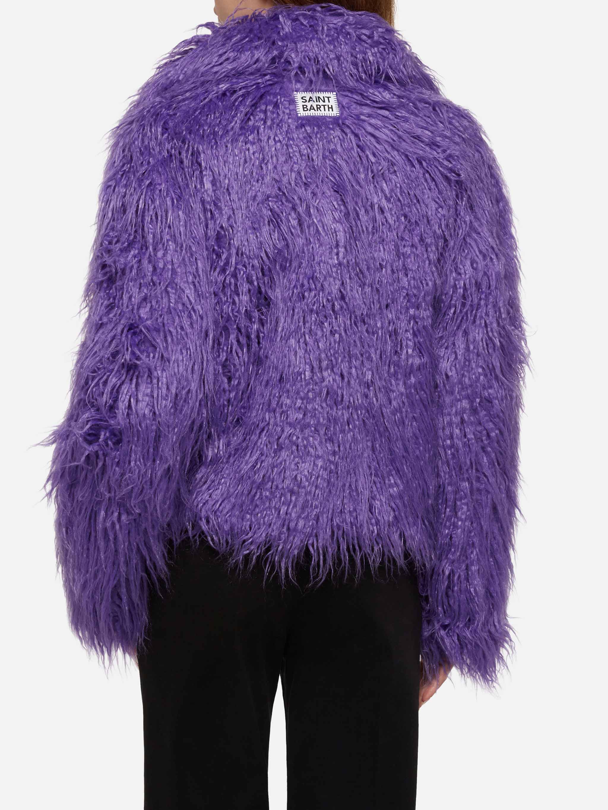 Chaqueta corta peluda morada de Sully