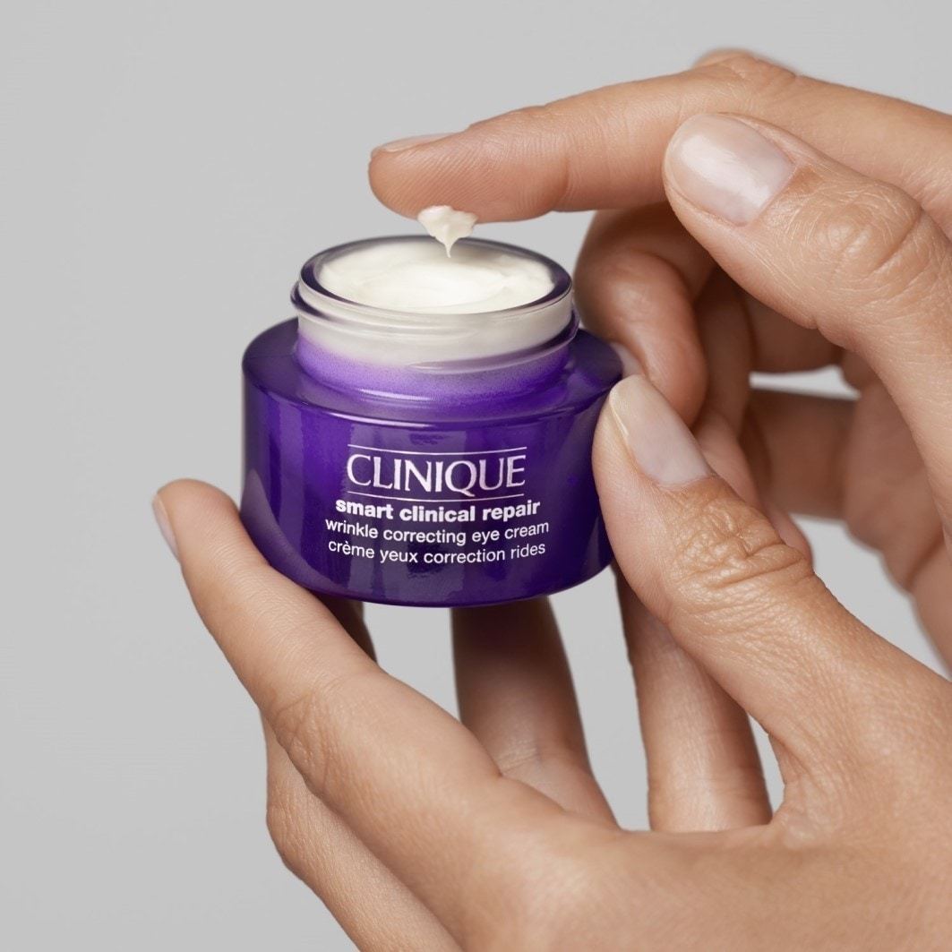 Clinique Smart Clinical Repair krema za korekciju bora oko očiju – 15 ml