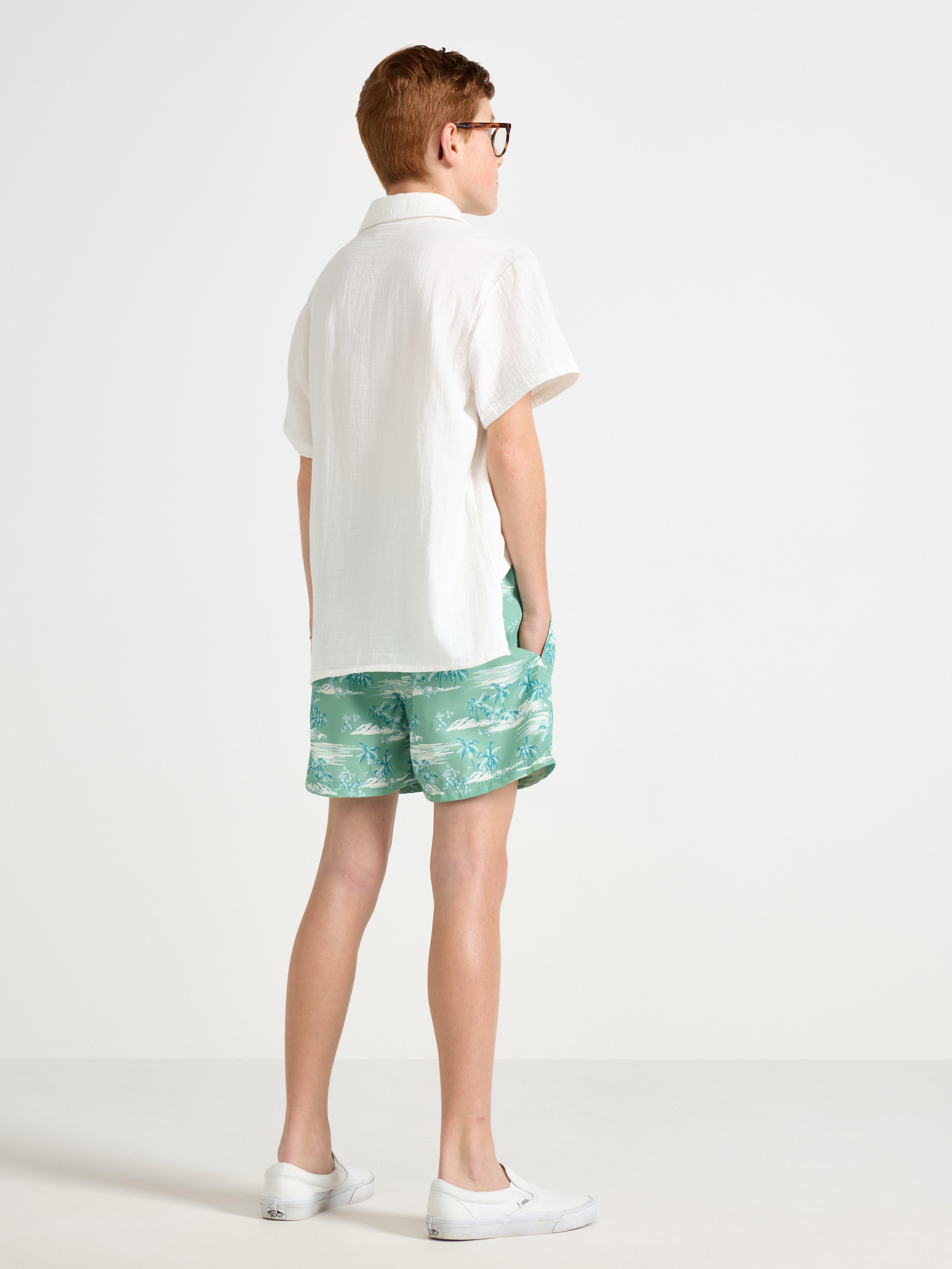 Mauvais shorts vert poussiéreux