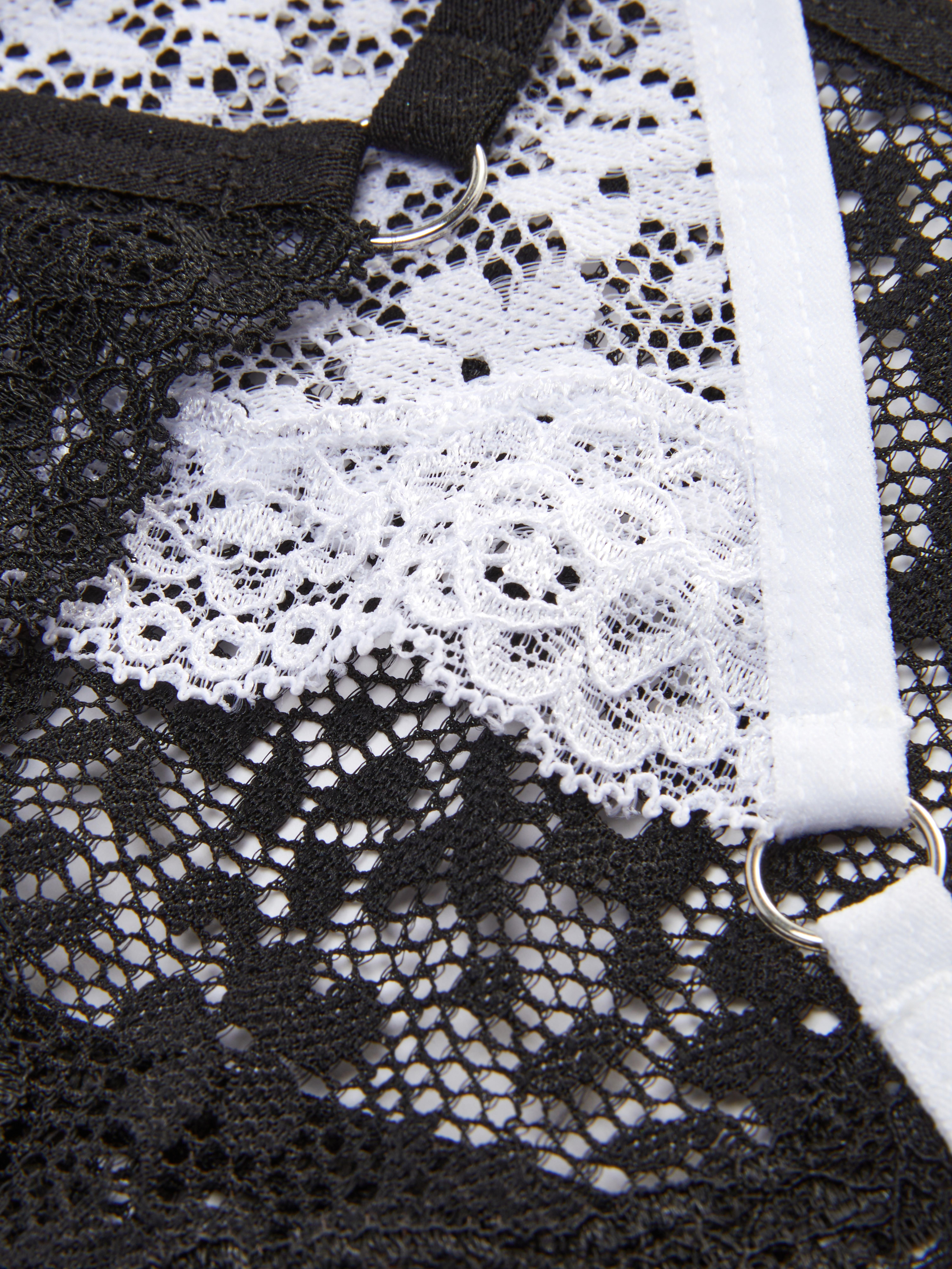 String en dentelle festonnée, lot de 3. Vous allez adorer le luxe raffiné de ces strings en dentelle.