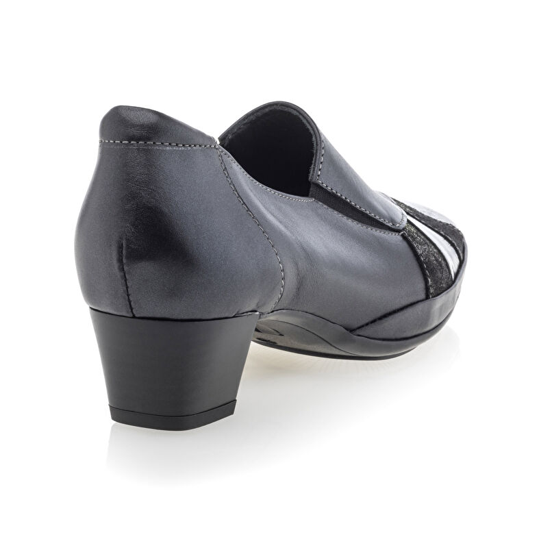 Zapatos cómodos para mujer, color gris.