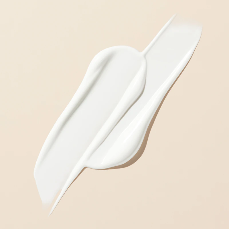 Loção protetora corporal Adaptasun da Institut Esthederm com proteção solar de alta resistência aos raios UV.