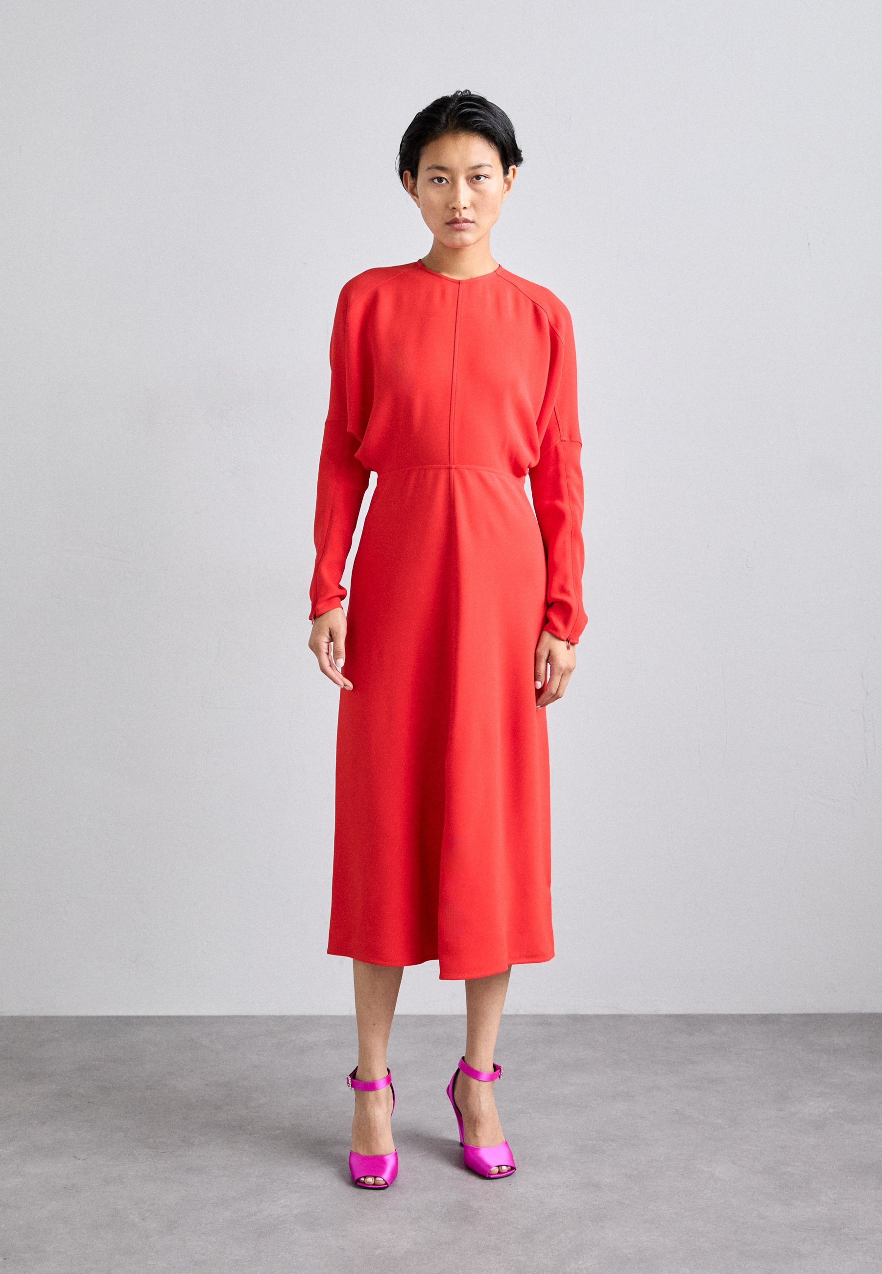 Robe midi Victoria Beckham à manches dolman - Robe cocktail / Robe de soirée - rouge
