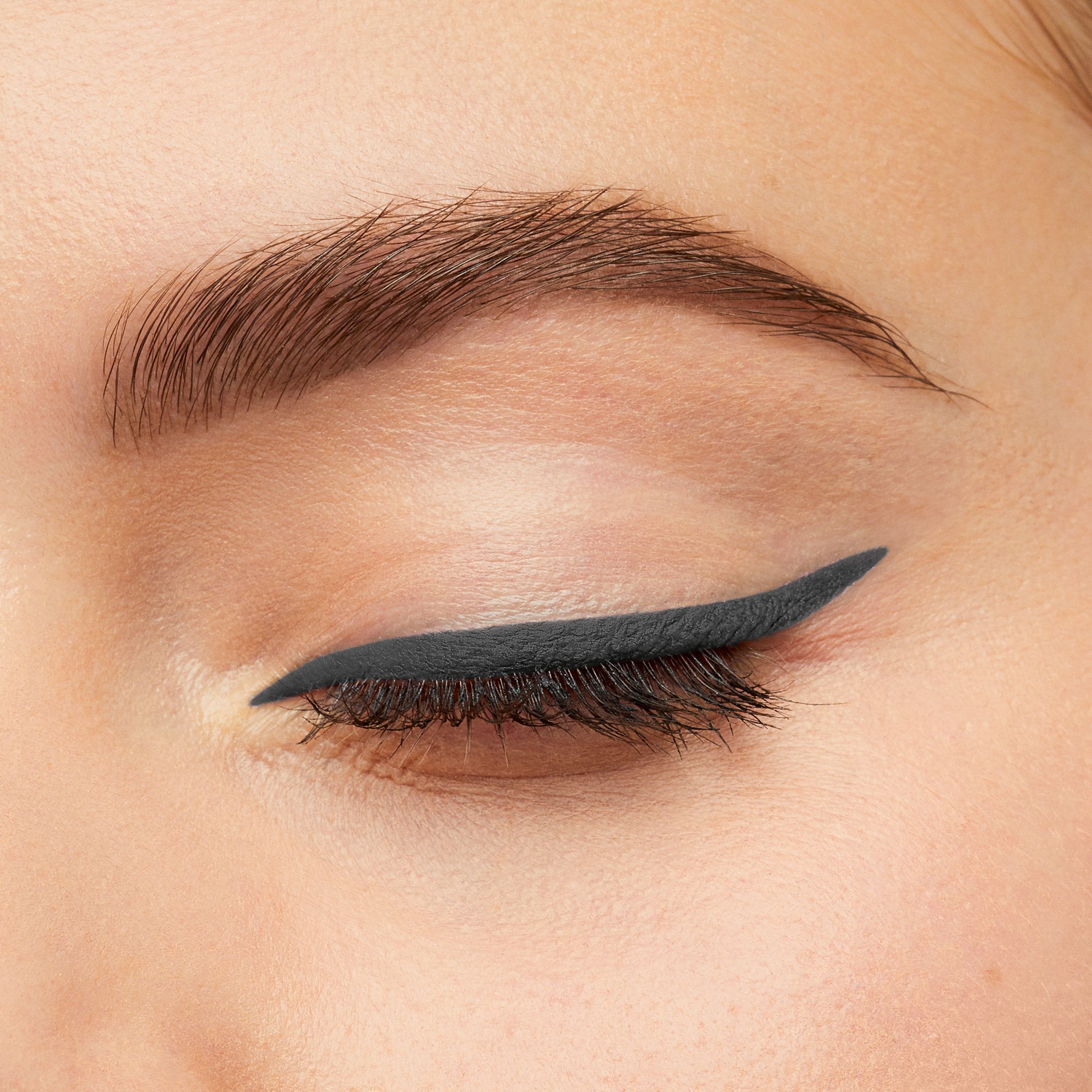 Водоотпорна оловка за очи Contour Clubbing Ајлајнери и оловке за очи