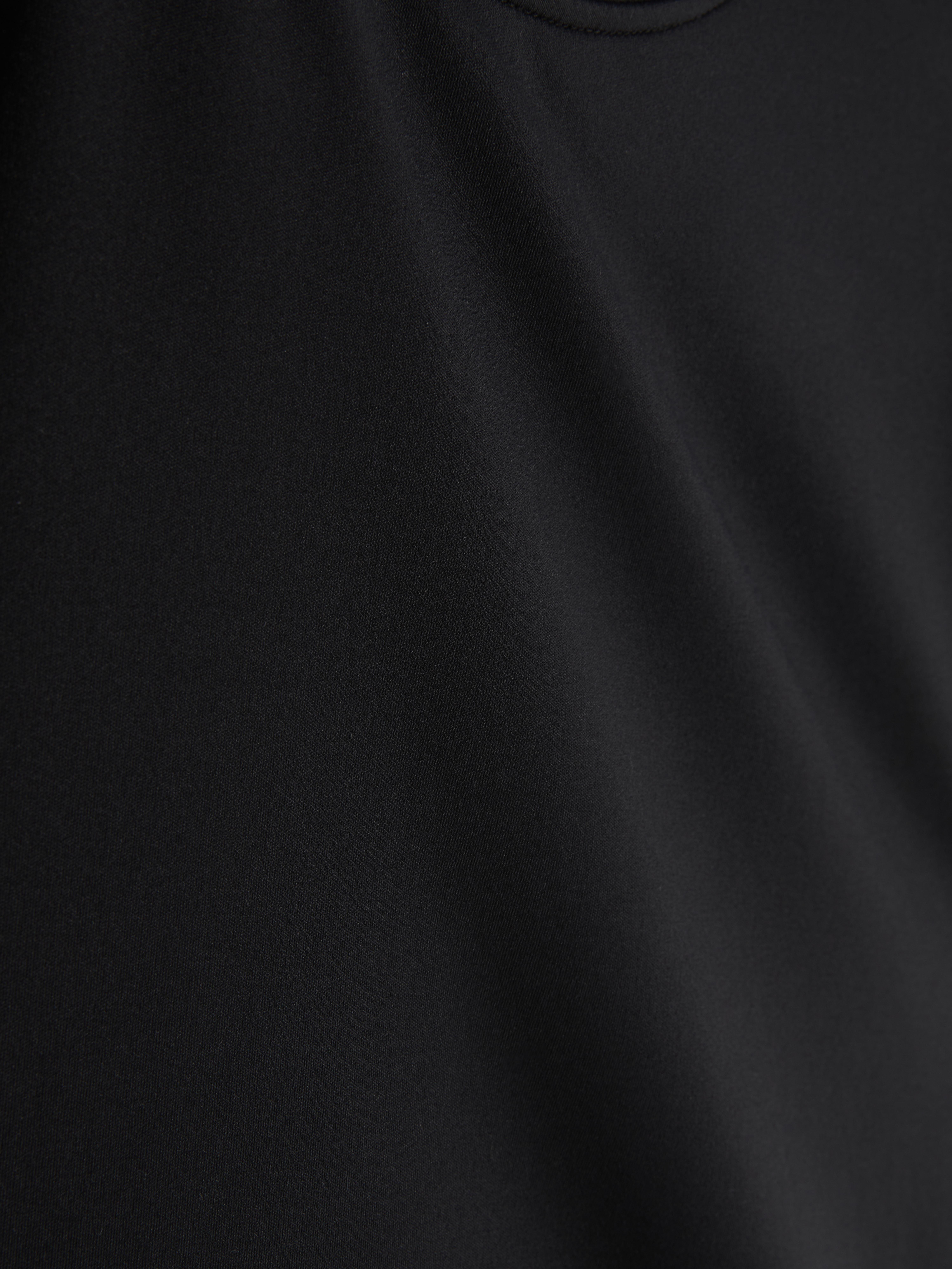 Passendes kurzärmeliges Sporttop. Ein kurzärmeliges Sporttop mit extra Stretch.