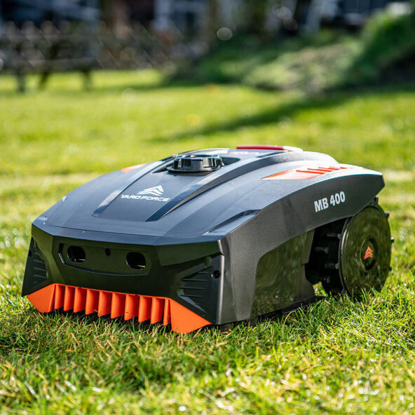 Mașină de tuns iarba robotizată MB 400, inclusiv garaj de tuns iarba