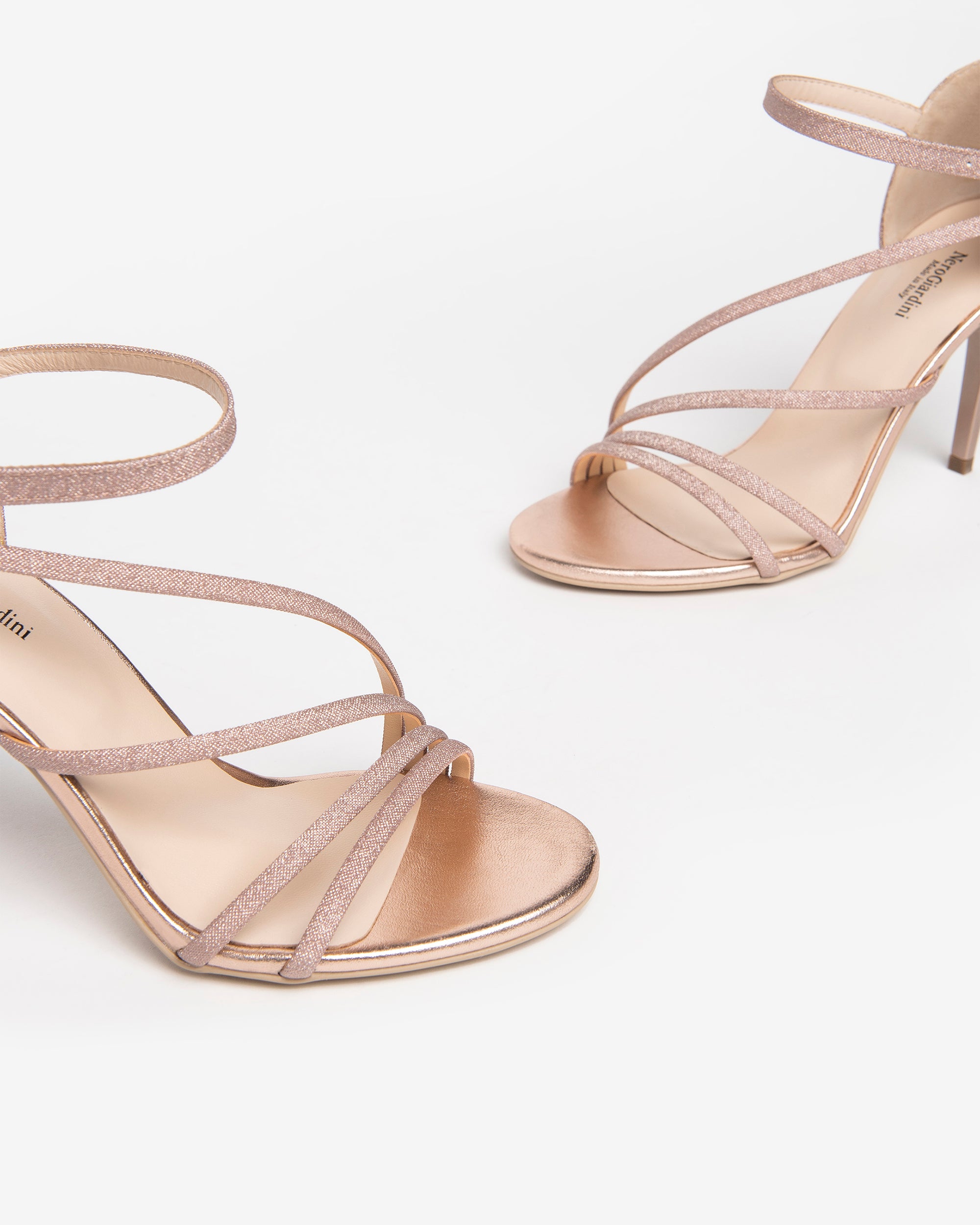  Sandales pour femmes en matière technique