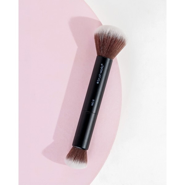 Brushworks nr 6 dubbelsidig puder- och poleringsborste
