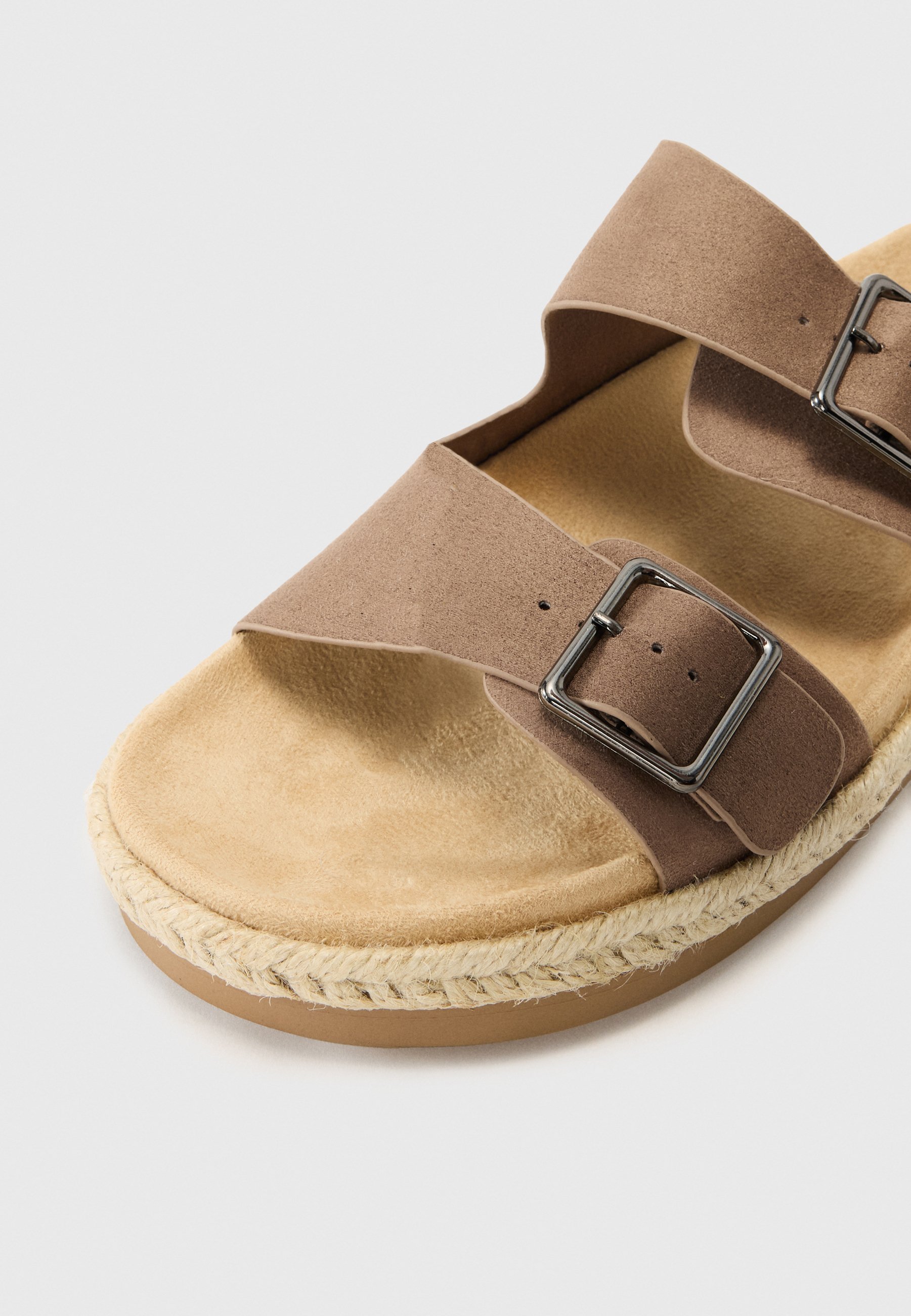 Pier One UNISEXE - Mules - beige