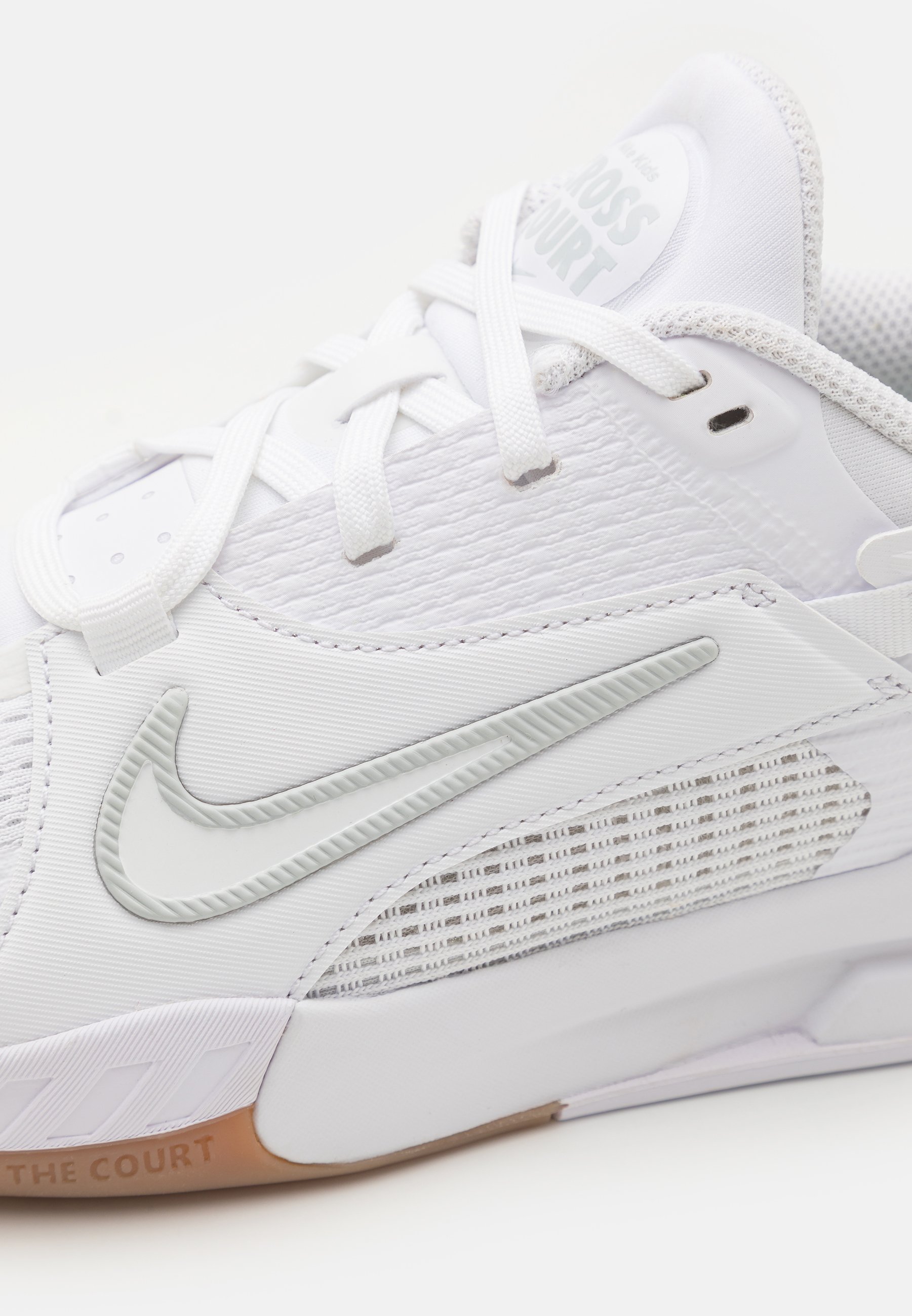 Nike Performance CROSSCOURT - Tenisové boty na více povrchů - white/pure platinum/med hnědá