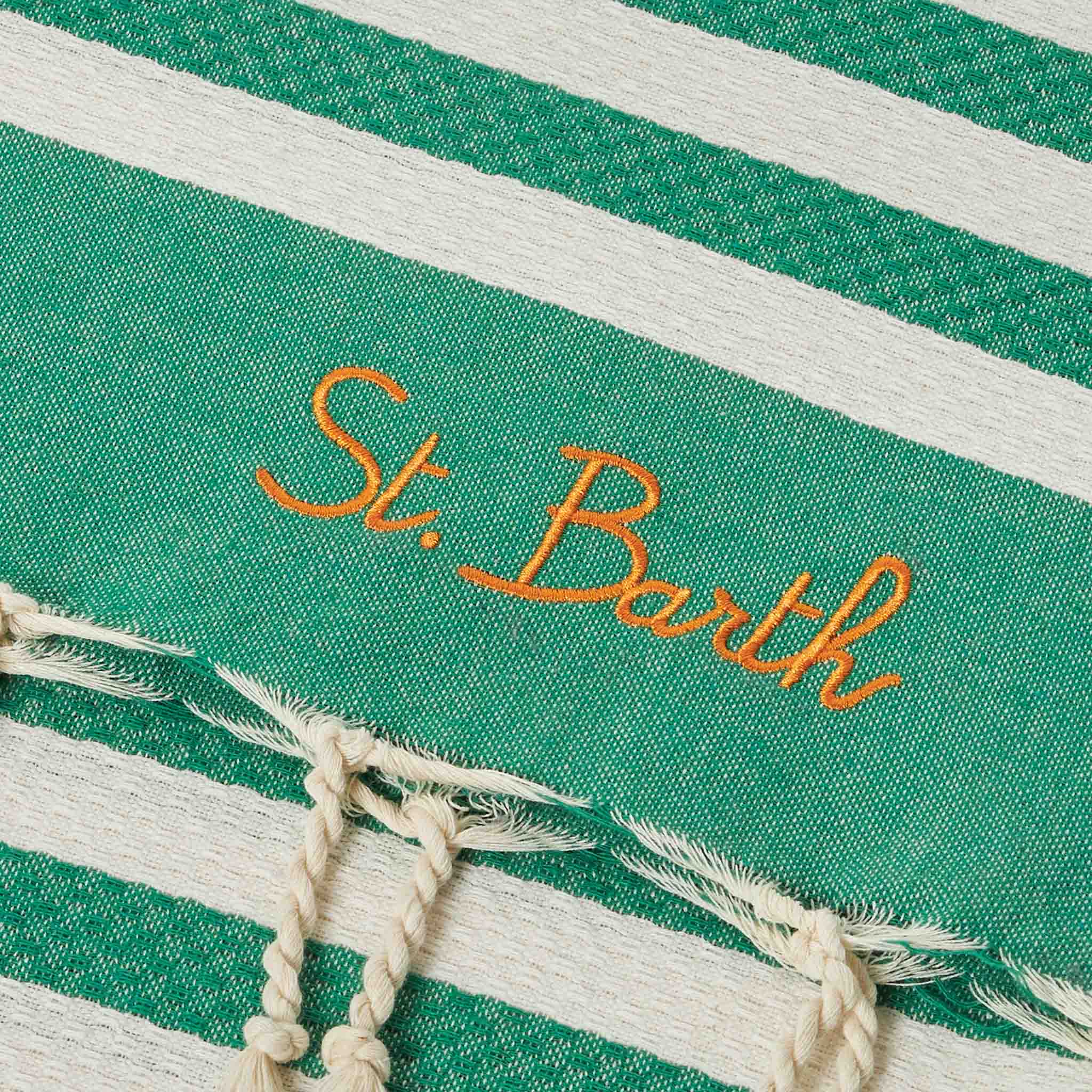 Klassieke honingraatfouta met witte en groene strepen.
