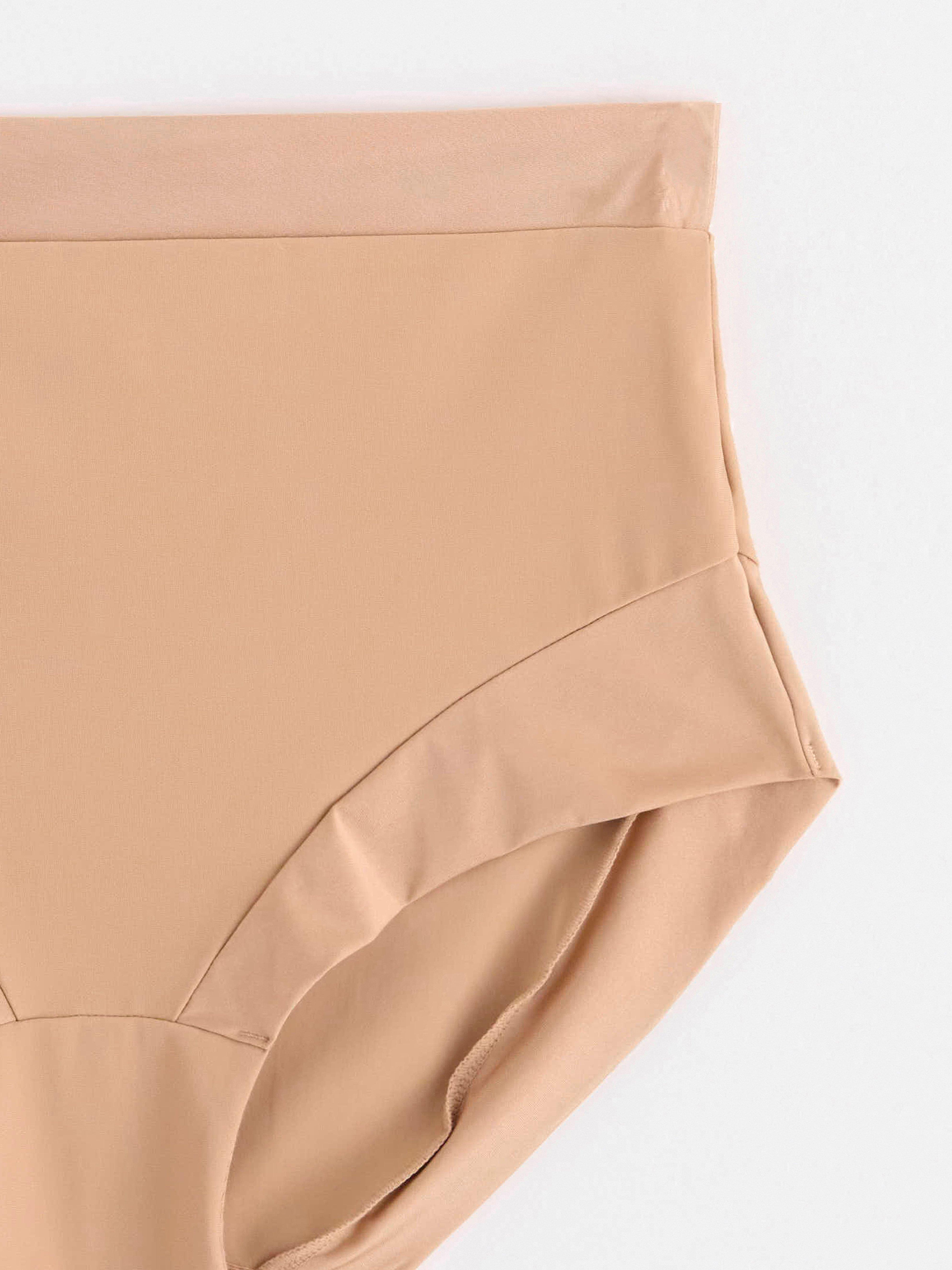 Braguitas moldeadoras de soporte ligero color beige.