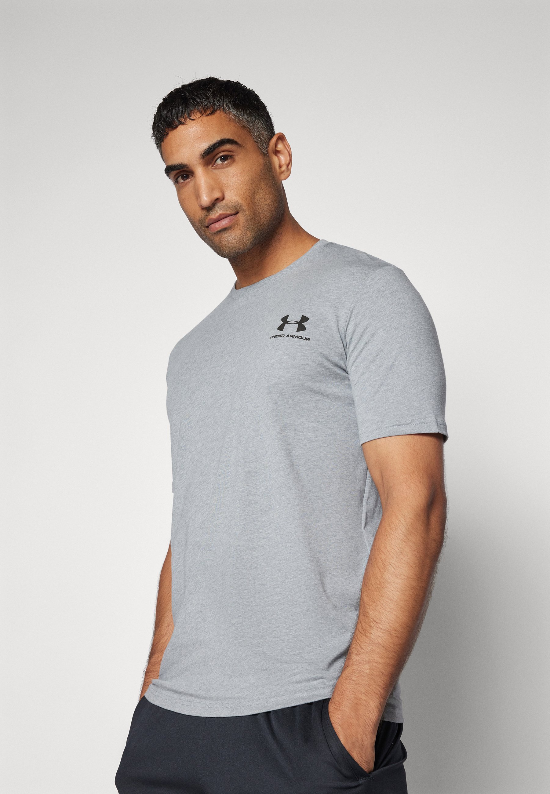 Under Armour logo op de linkerborst - T-shirt met print - staalgrijs/zwart