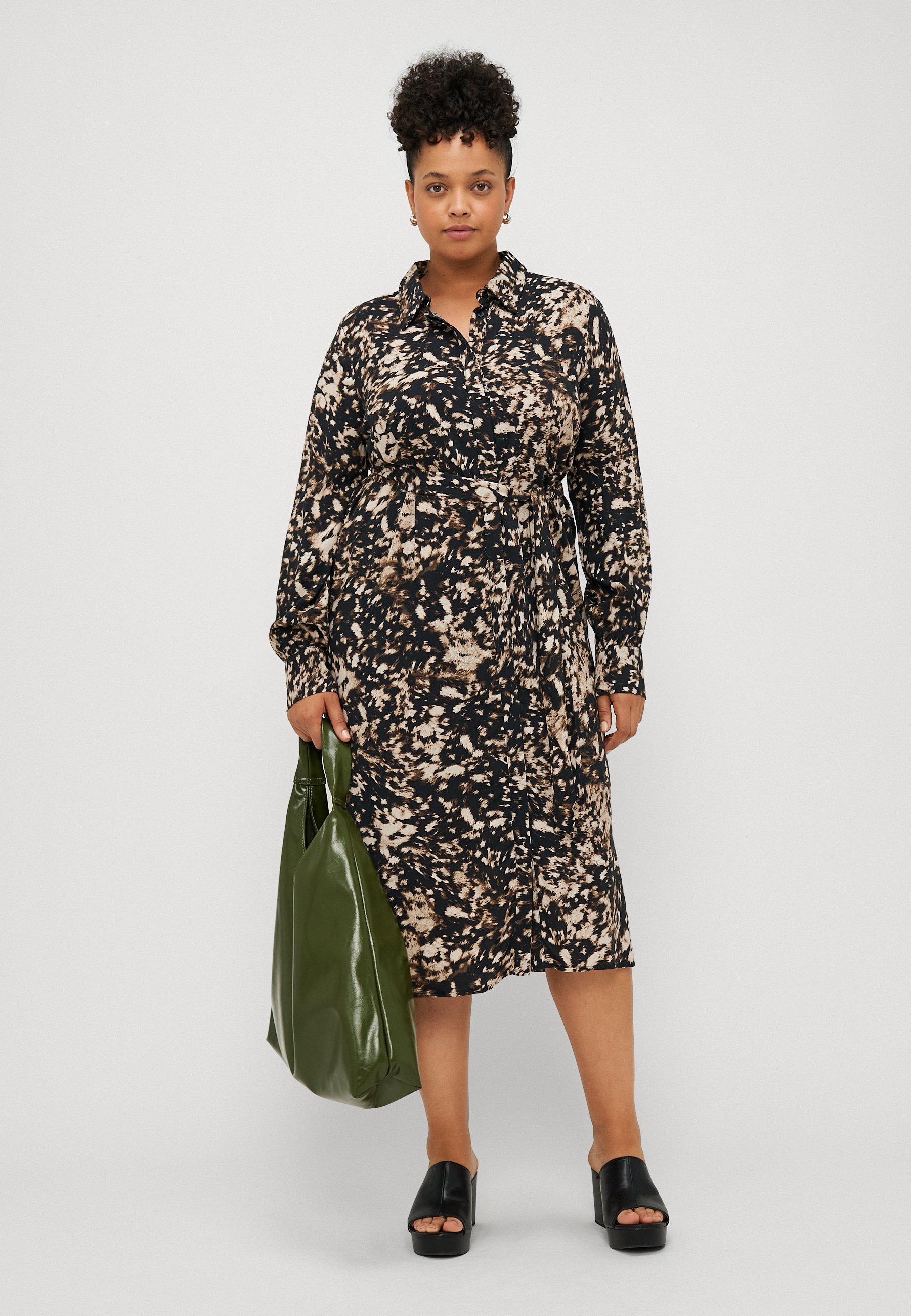 ONLY Carmakoma CARFIONE LIFE SHIRT CALF DRESS - Košilové šaty - black