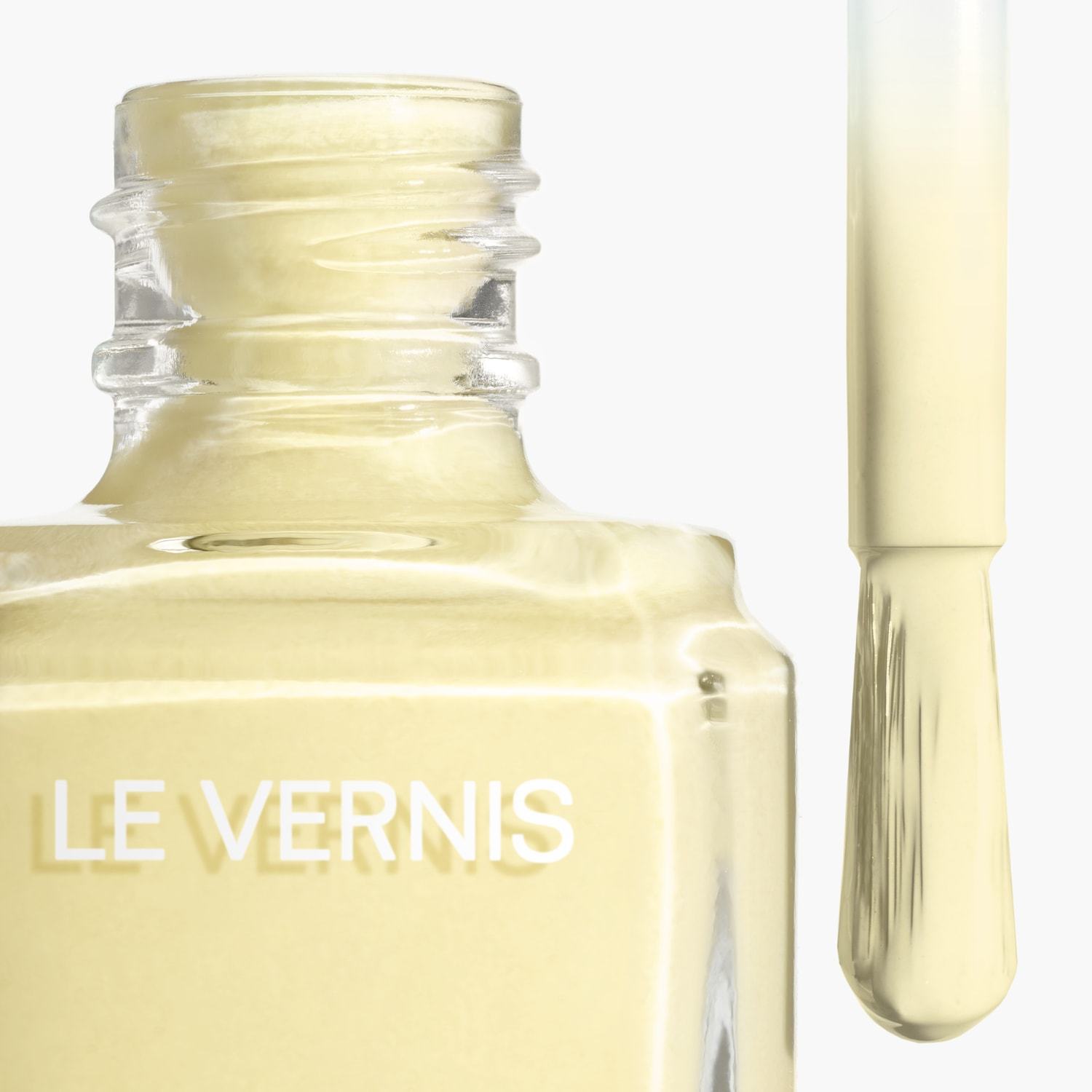 CHANEL lak za nokte LE VERNIS DUGOTRAJNA BOJA I SJAJ - 13 ml