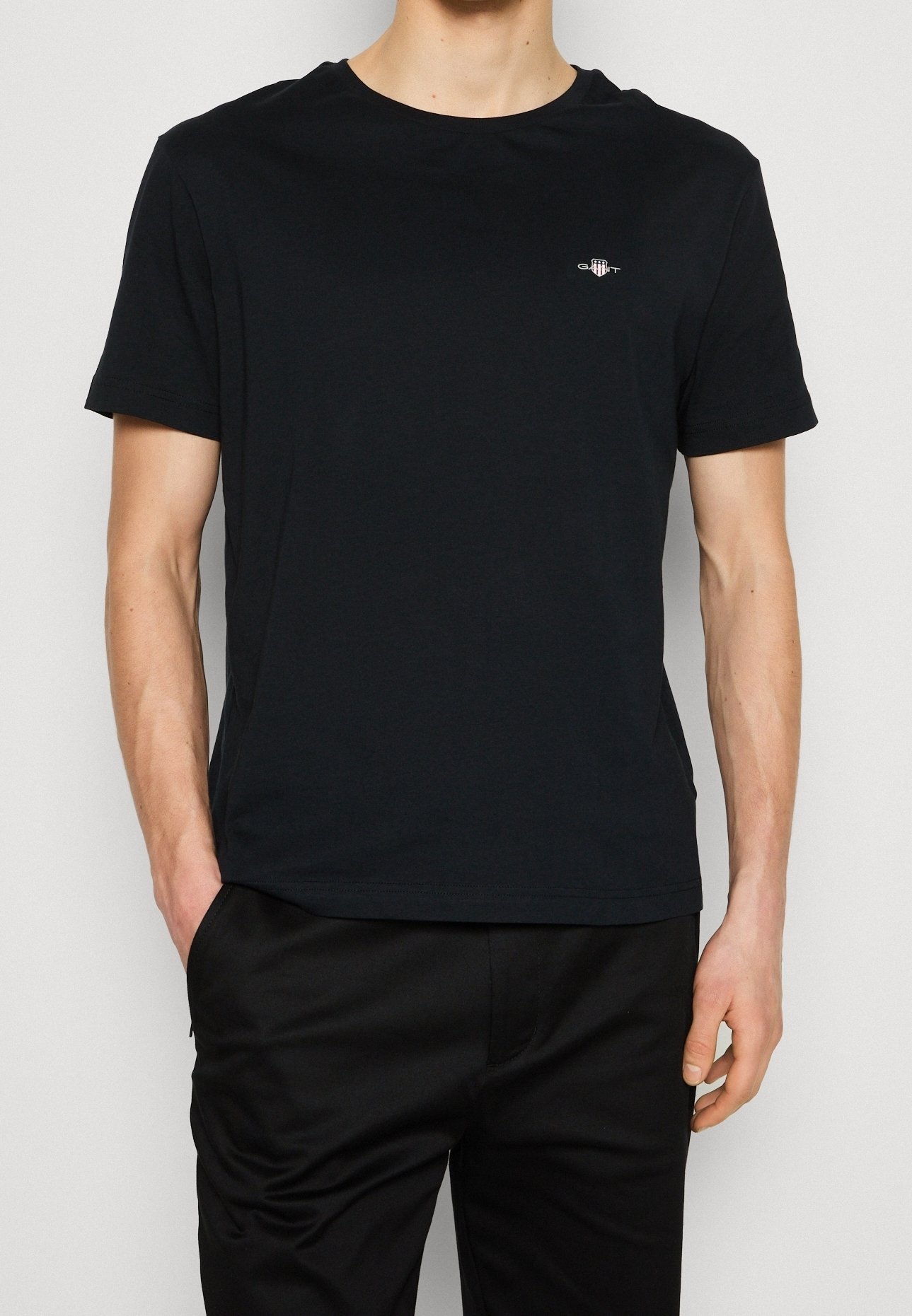 Camiseta básica GANT - preta