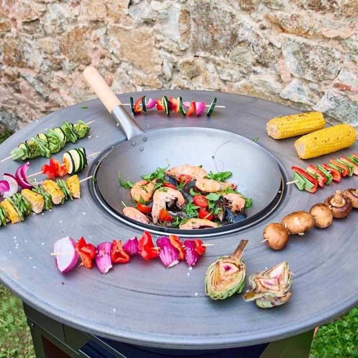 Barbacoa de brasero MOMBACHO de 81,5 cm de diámetro con parrilla, compartimento para leña y tapa.