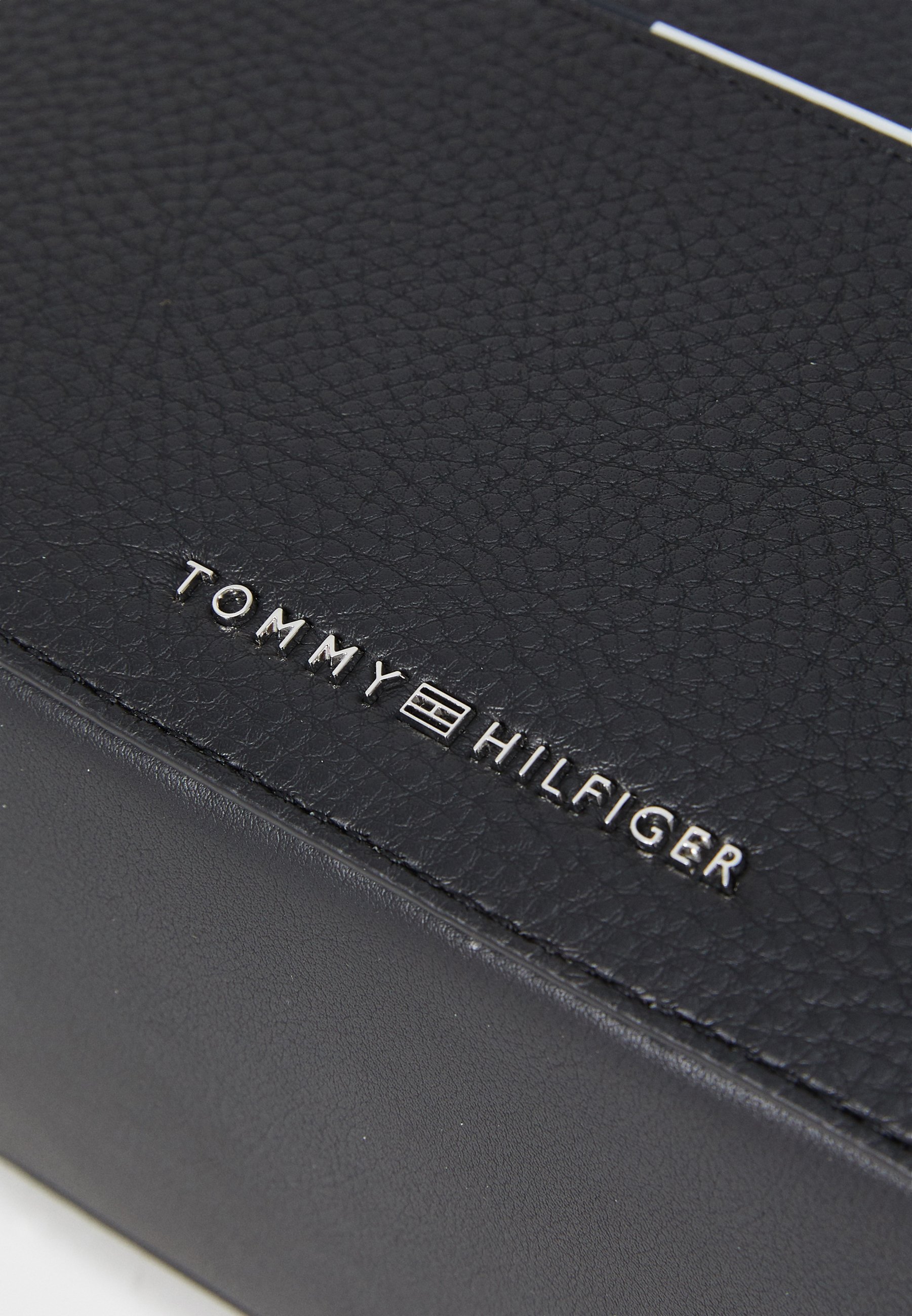 Tommy Hilfiger CENTRAL WASHBAG - Toilettas - zwart