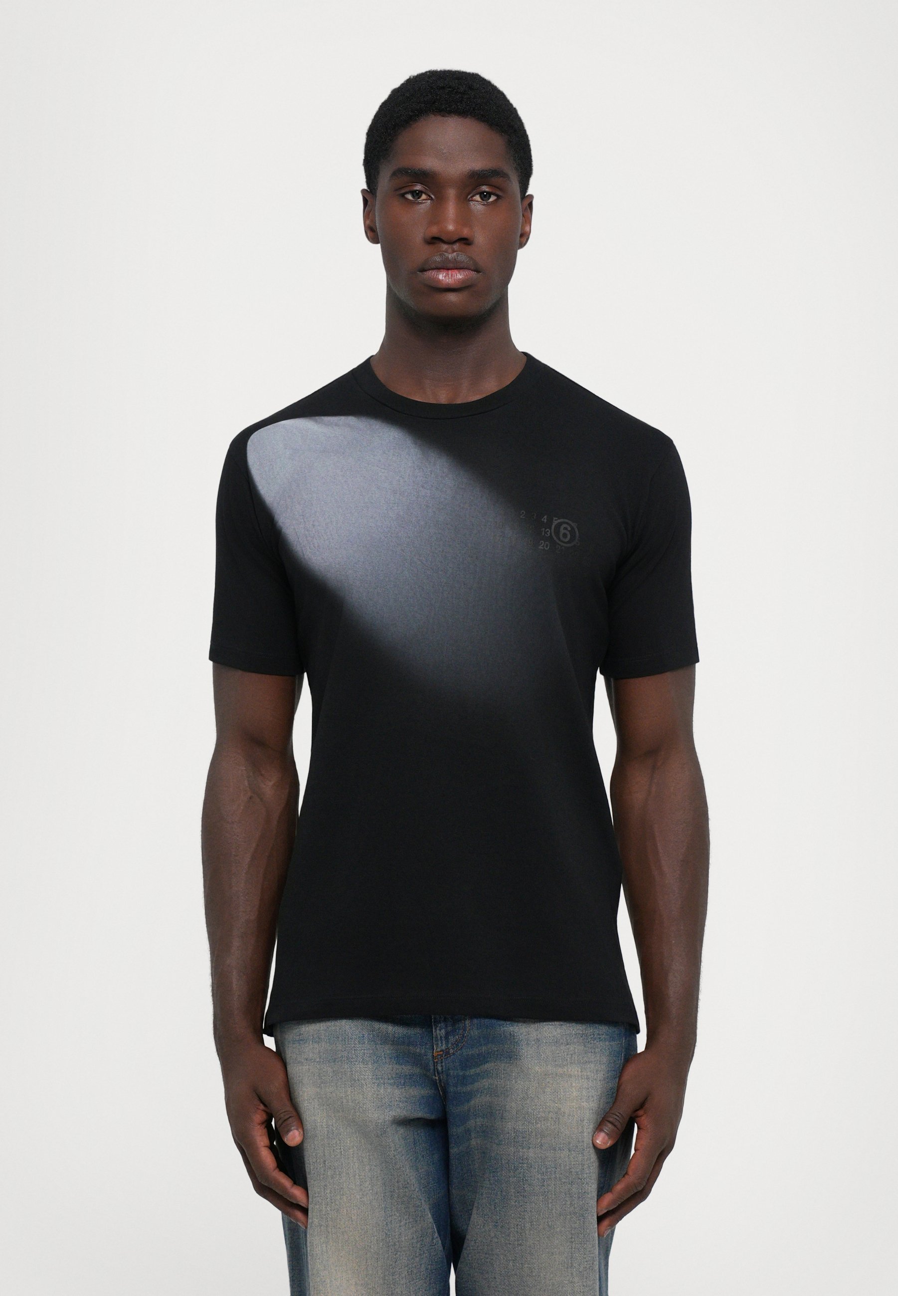MM6 Maison Margiela T-skjorte med trykk - svart