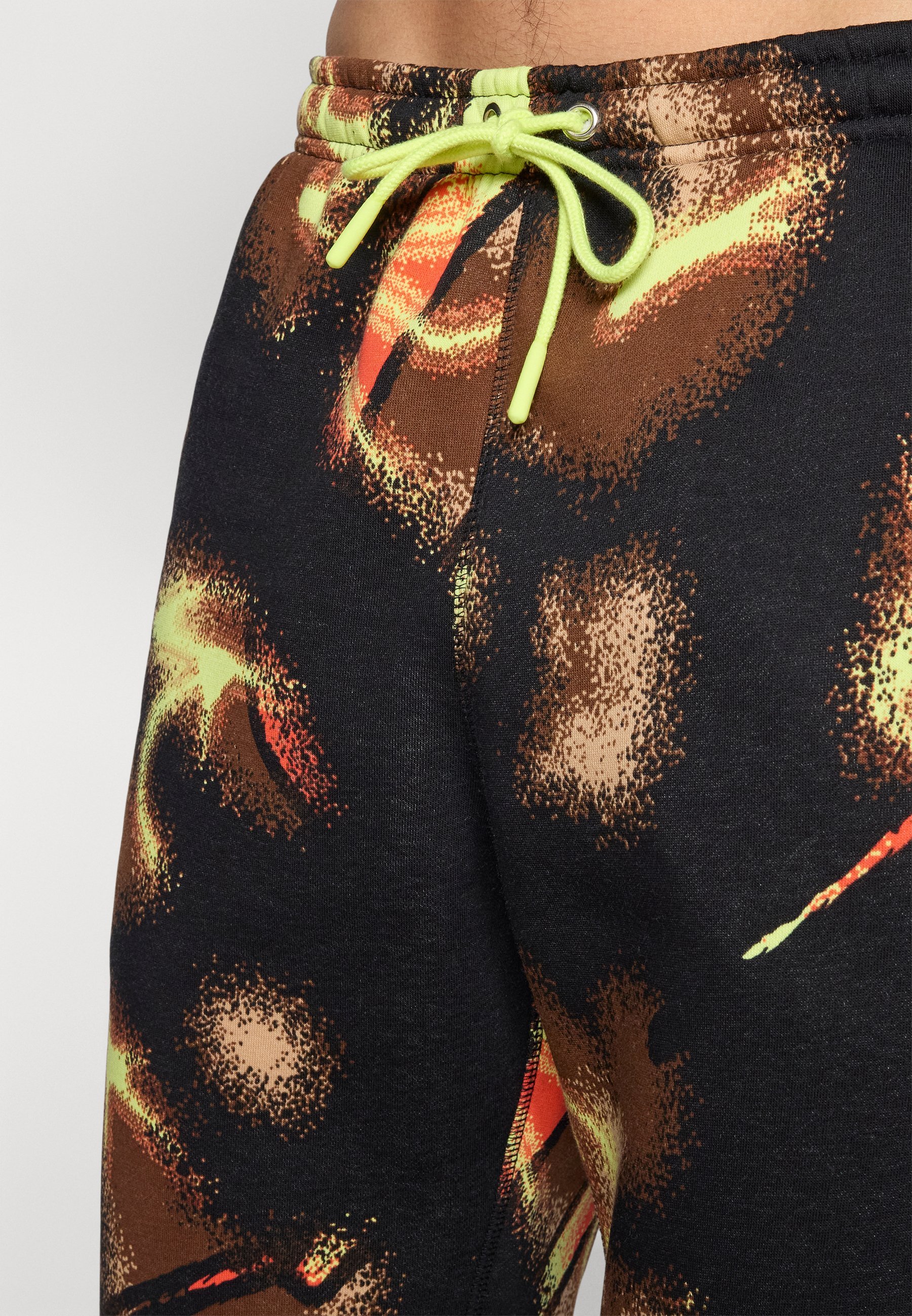 Pantaloni da jogging Nike Performance JA M CLUB BB - Pantaloni della tuta - colore giallo limone