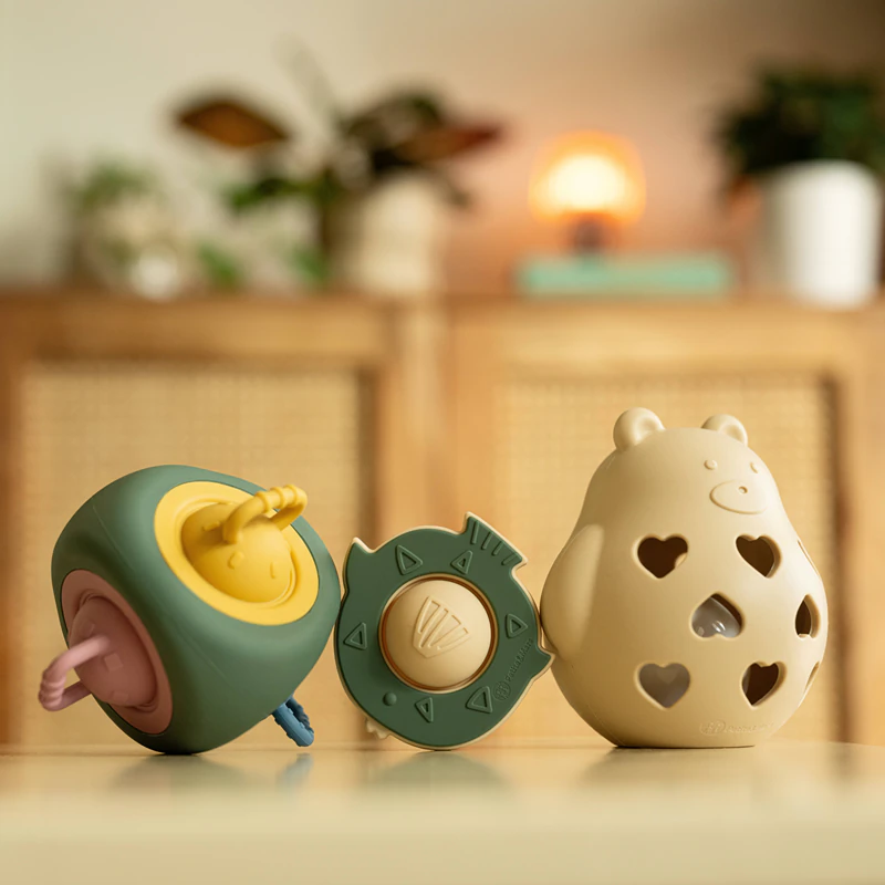 Hrkálka Petite&Mars Bear Basil 0m+