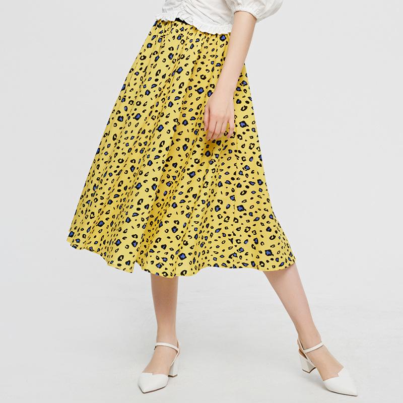 Jupes d'été tendance 2020 pour femmes : jupe midi imprimée à taille élastique, élégante et décontractée.