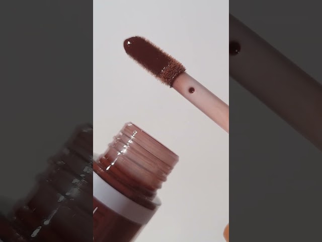 „Studio London Power Pout“ blizgūs dažai „Add Impact“