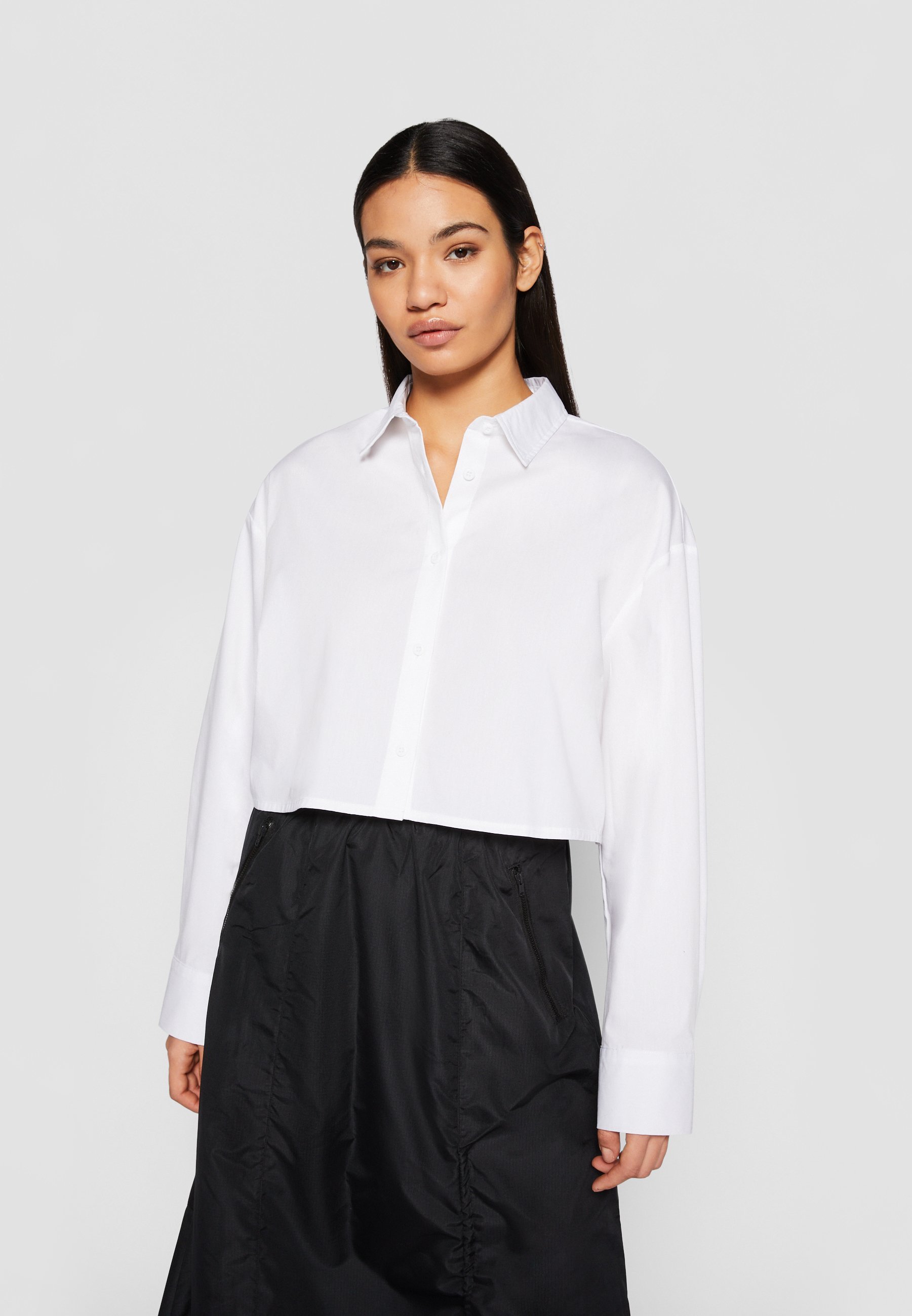 Blusa cropped Urban Classics com botões - branca