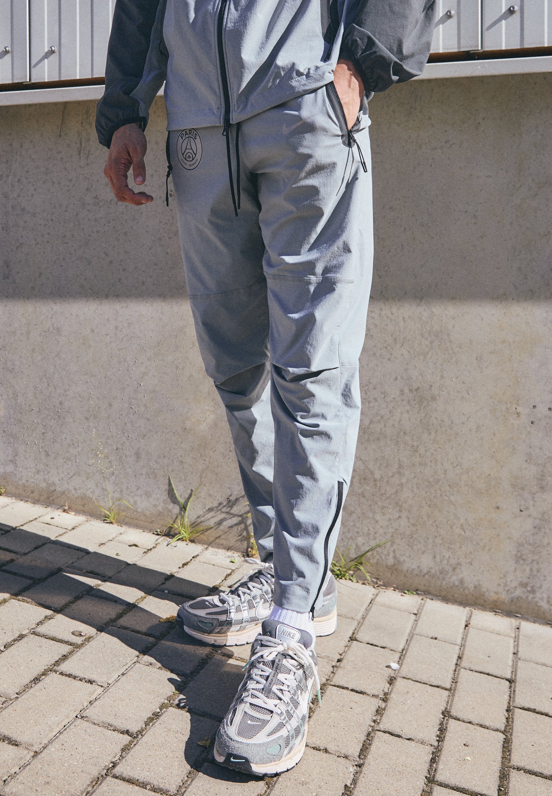 Pantaloni tecnici Nike Performance PARIS SAINT-GERMAIN FC - Abbigliamento da club - grigio particella/argento