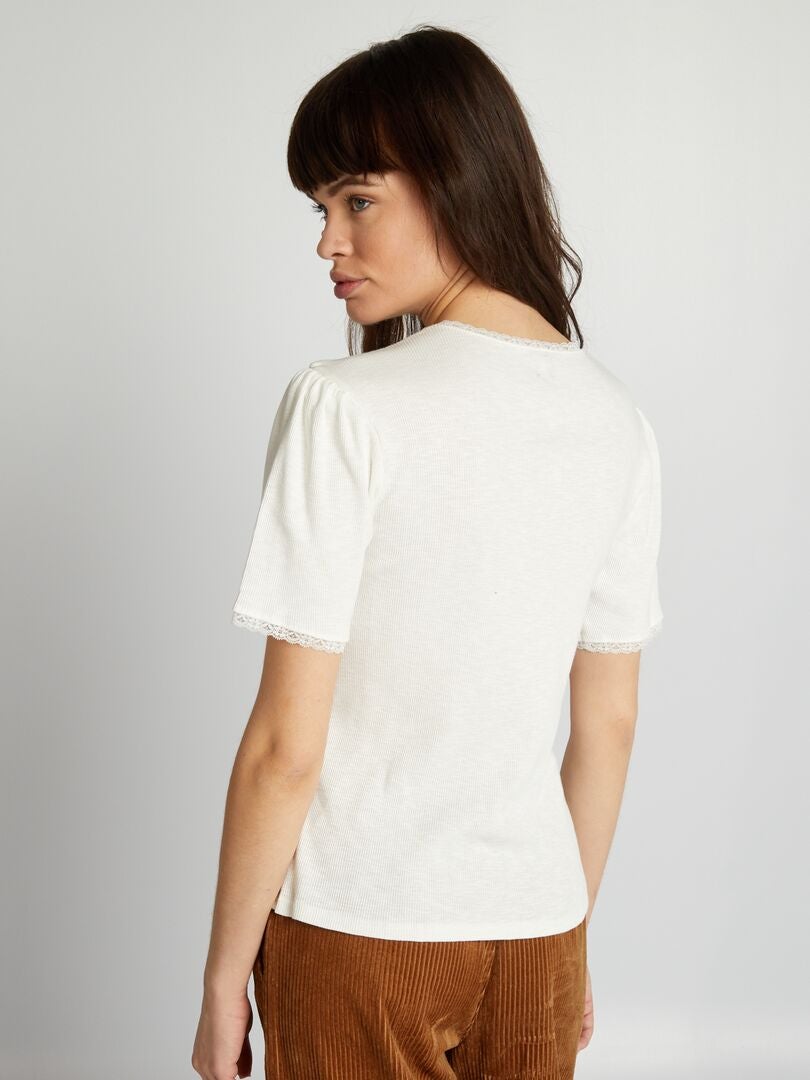 Camiseta de canalé con ribete de encaje - BLANCA