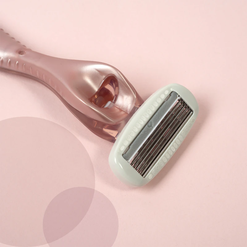 Wilkinson Sword Intuition Complete scheerapparaat + 4 reservekoppen.
