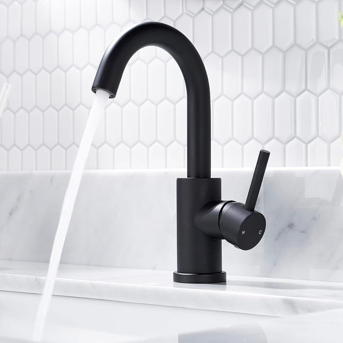 Rubinetto miscelatore monocomando per lavabo, girevole a 360°, acqua calda e fredda.