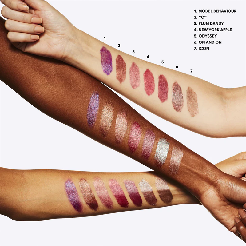 Batom Frost da MAC Cosmetics: batom de longa duração com brilho perolado.