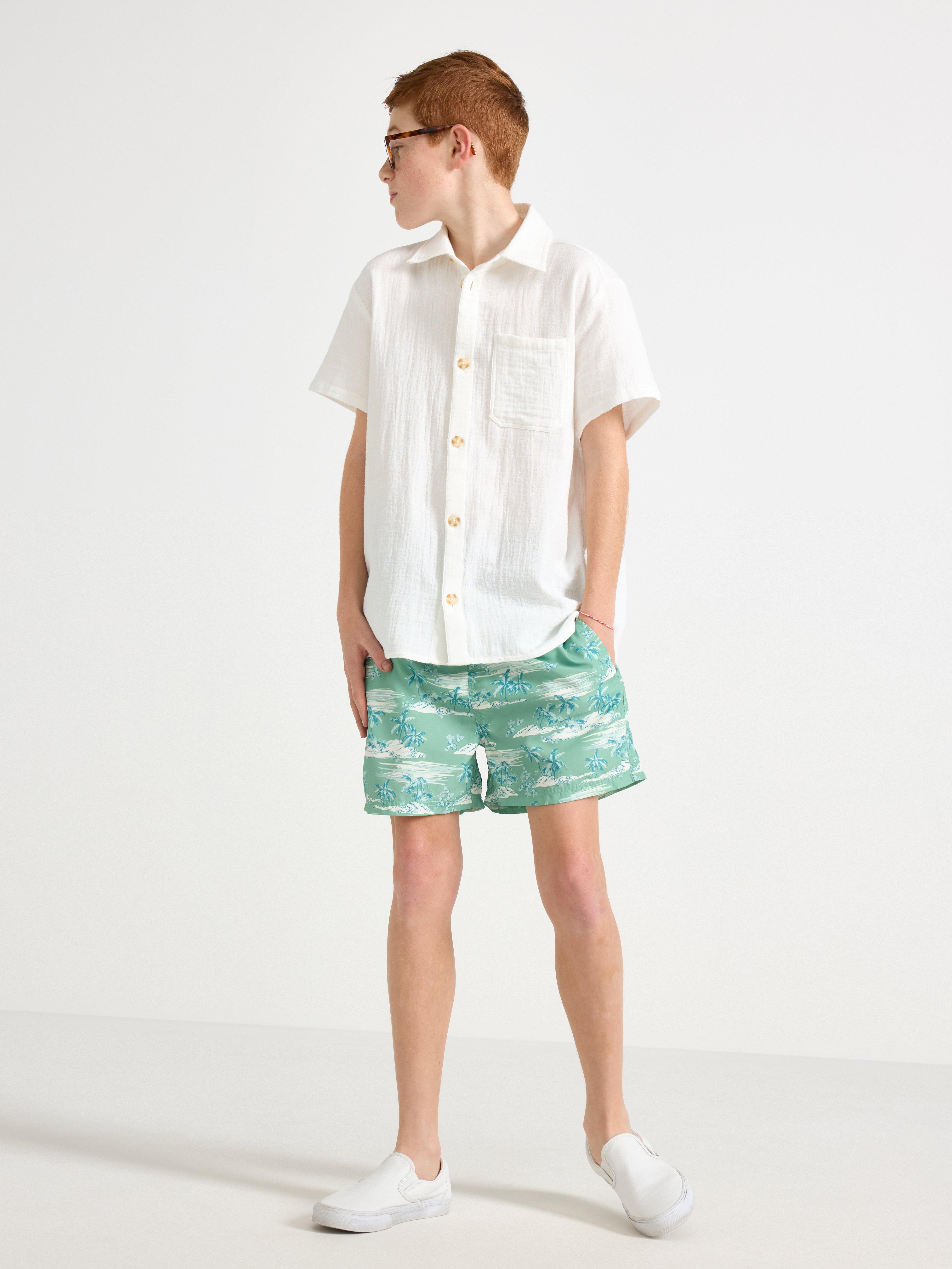 Mauvais shorts vert poussiéreux