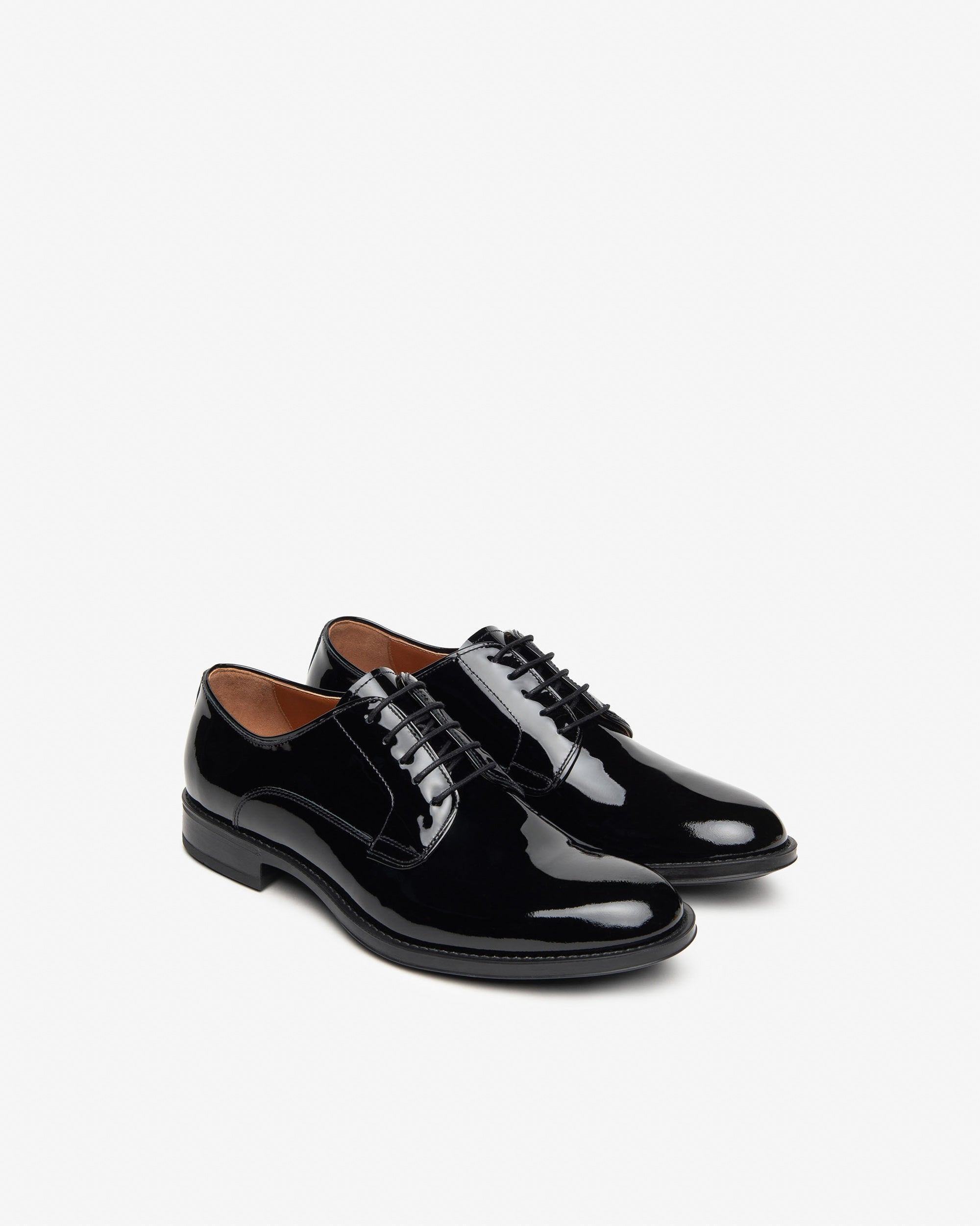 Herren-Schnürschuhe aus Lackleder