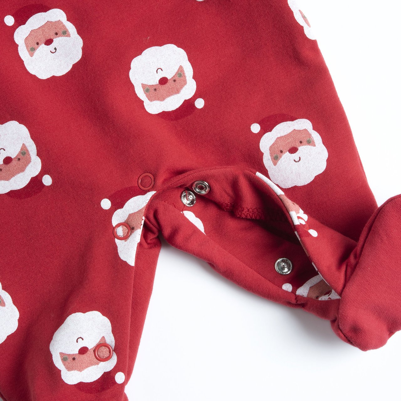 Julenissens babypysjamas