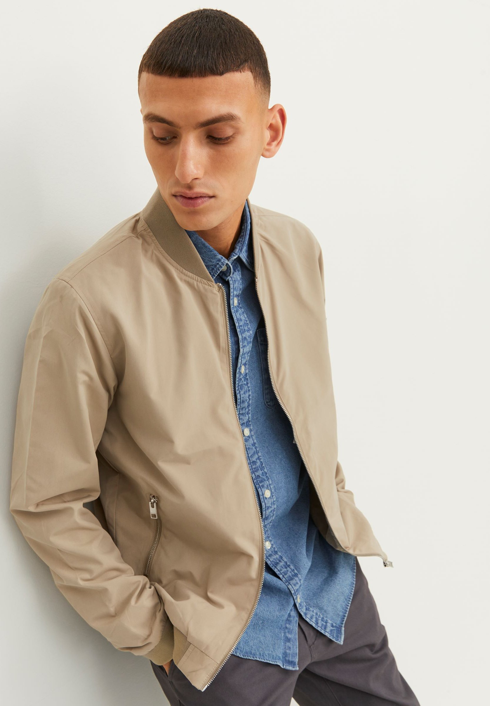 Jack & Jones JJERUSH - Kurtka typu bomber - safari