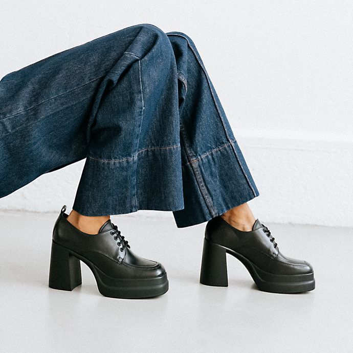 Derbies à plateformes et bouts carrés  en cuir noir