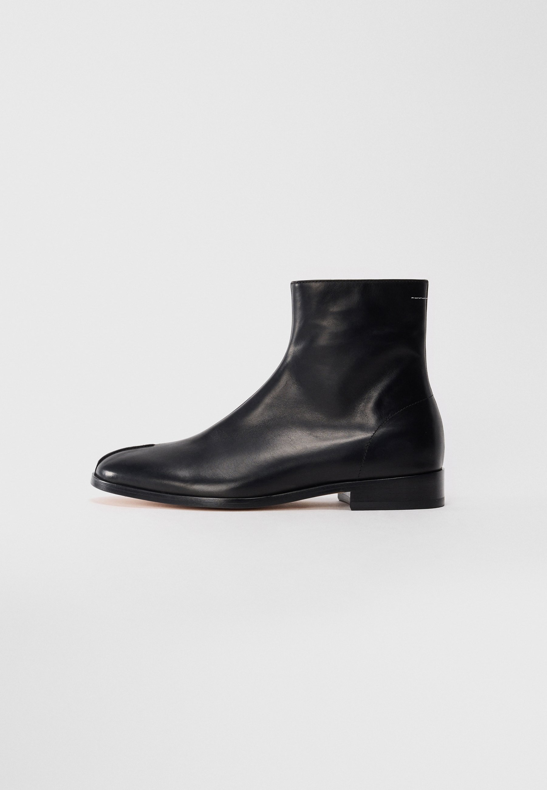 MM6 Maison Margiela Klasické členkové čižmy - čierne