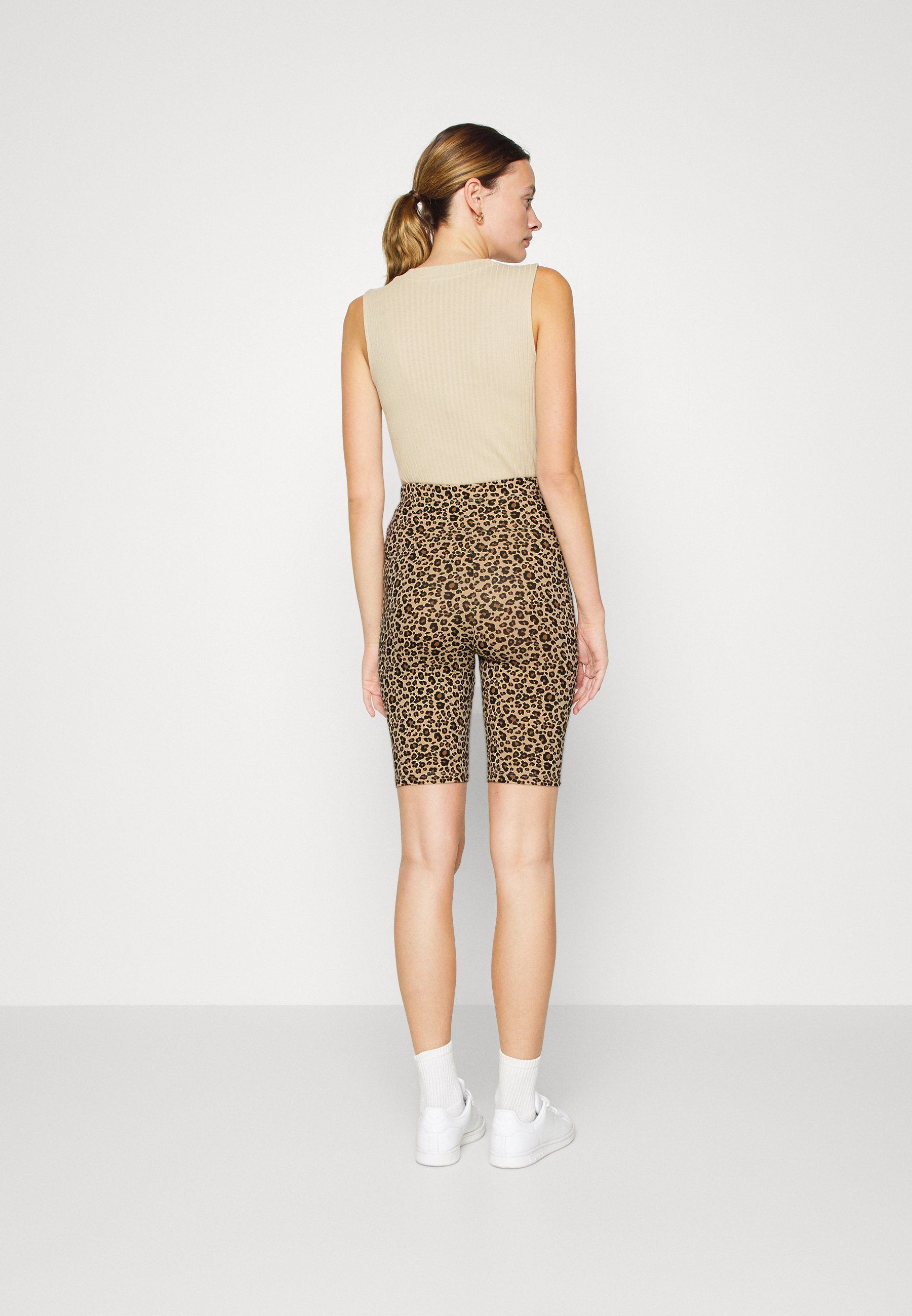 ONLY MATERNITY OLMLOVELY 2er-Pack – Shorts – Schwarz + Warmer Sand