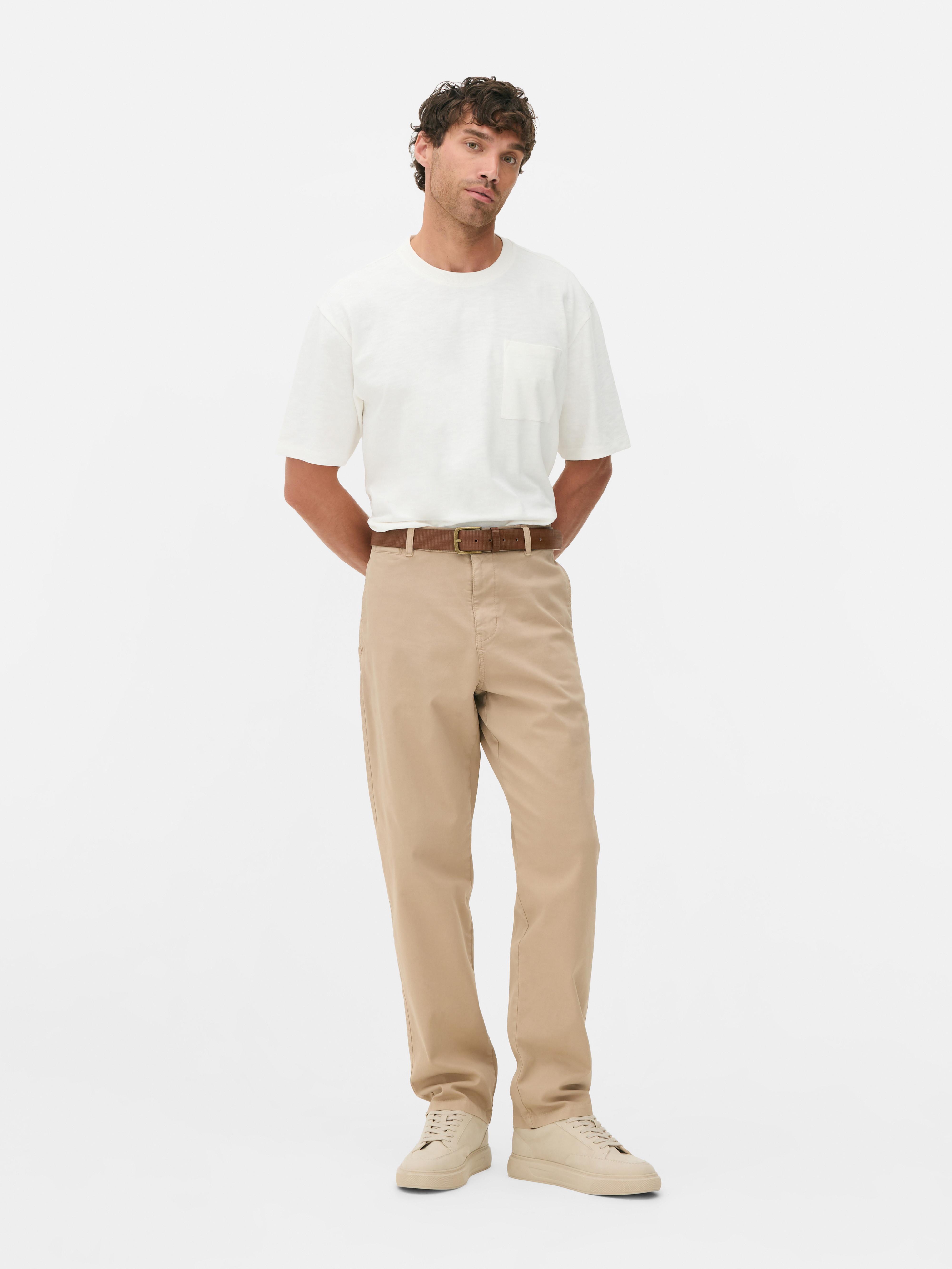 Pantalonii chino drepți Stronghold. Acești pantaloni chino din bumbac au picioare drepte și buzunare multiple.