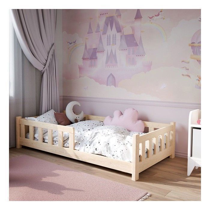 Cama infantil Montessori PINI de 80x160 cm en madera natural con barandilla de seguridad — Base de lamas, madera maciza de pino
