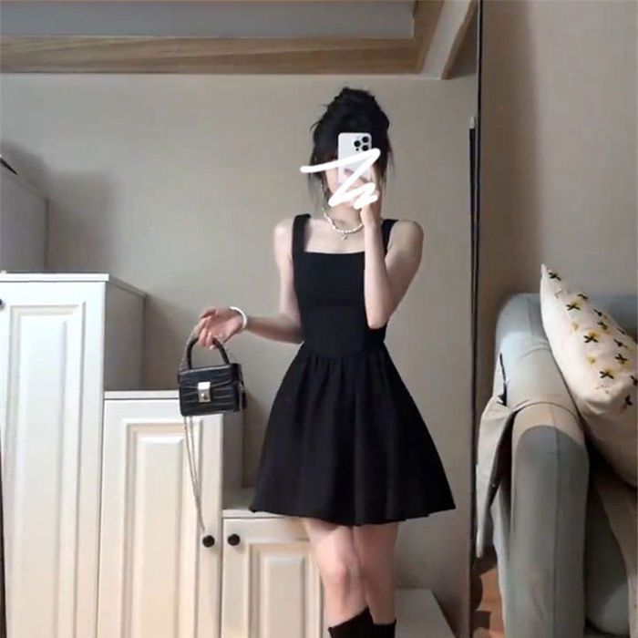Robe Noire à Bretelles Style Hepburn Femme Été Élégante Coupe Courte pour Petite Taille