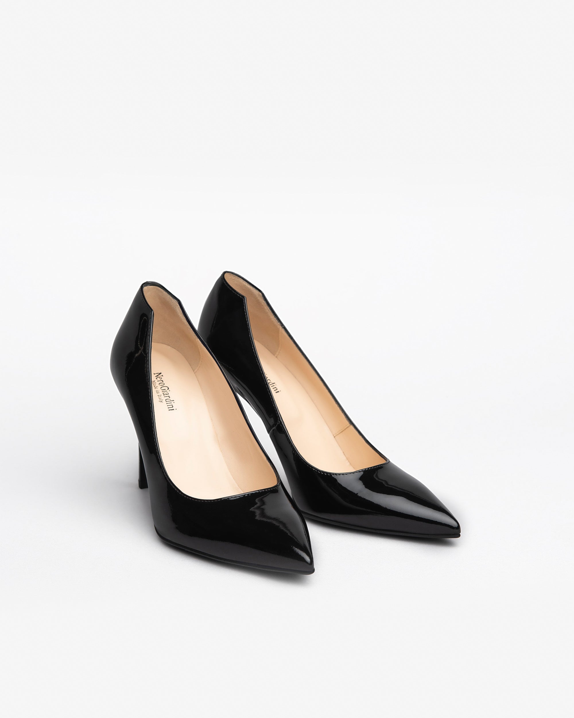  Damen-Pumps aus Lackleder